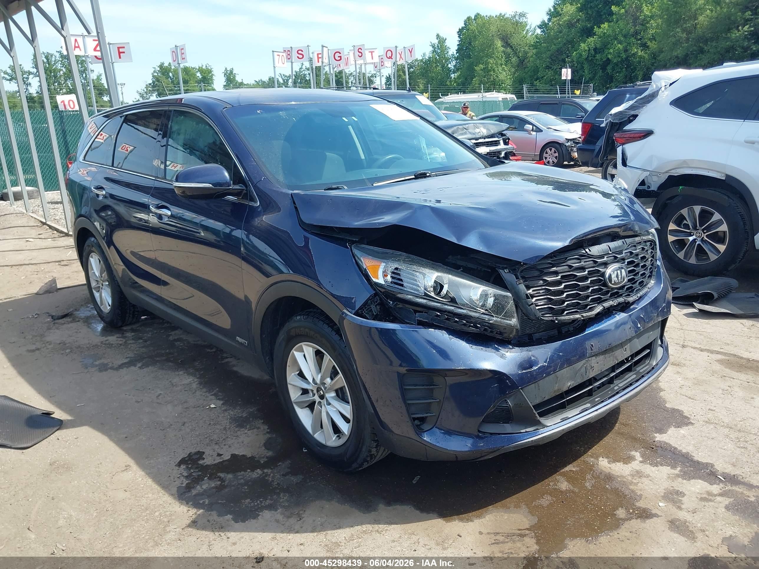 2019 Kia Sorento LX, VIN 5XYPGDA32KG465662 — Front end