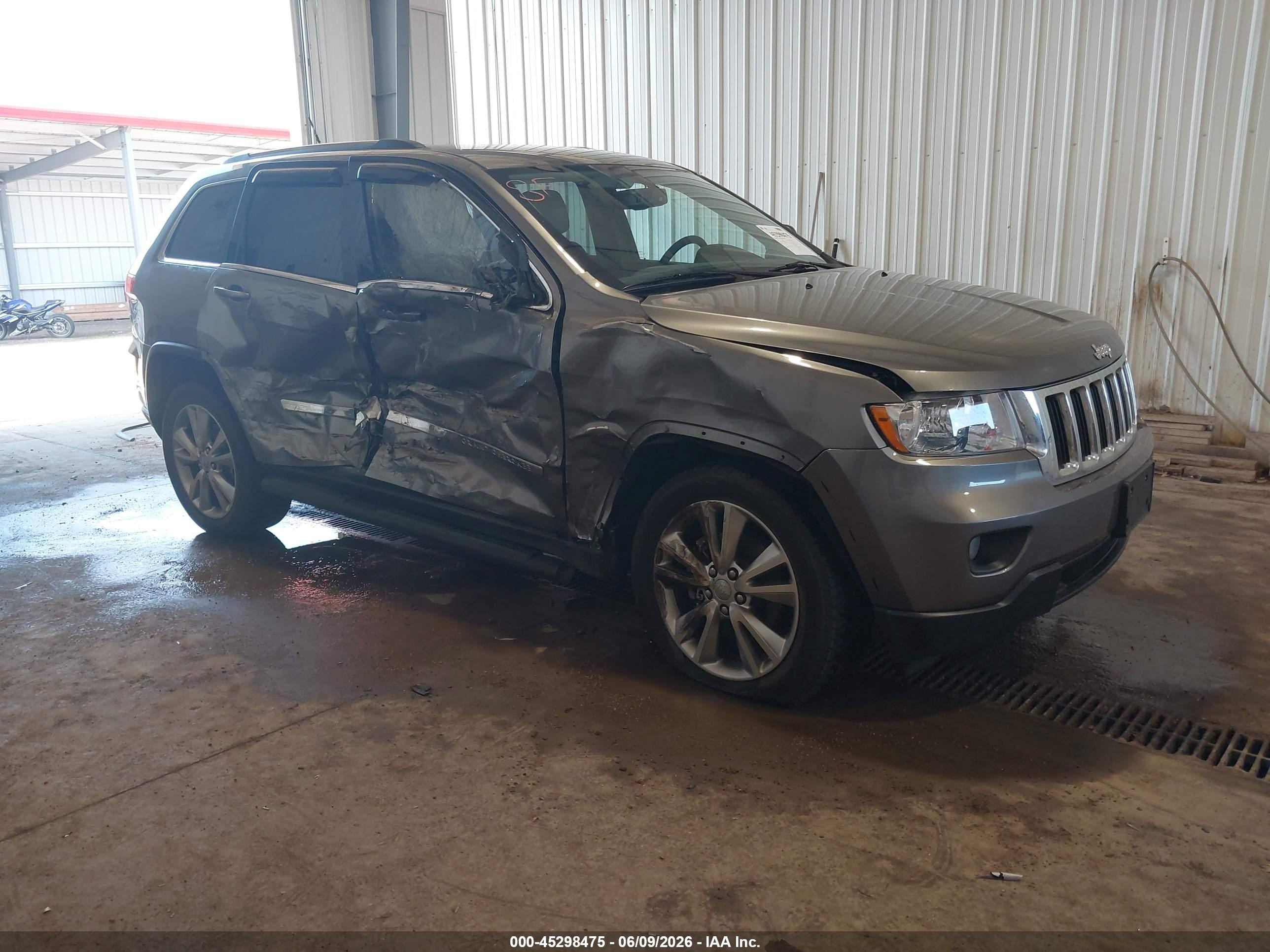 2013 Jeep Grand Cherokee Laredo, VIN 1C4RJFAG0DC604400 — Side