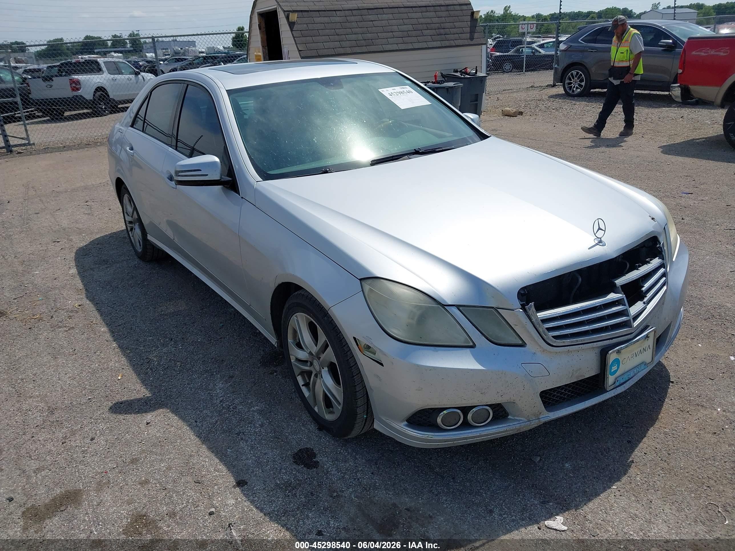 2010 Mercedes-Benz E 350 Luxury, VIN WDDHF5GB1AA044645 — Front end
