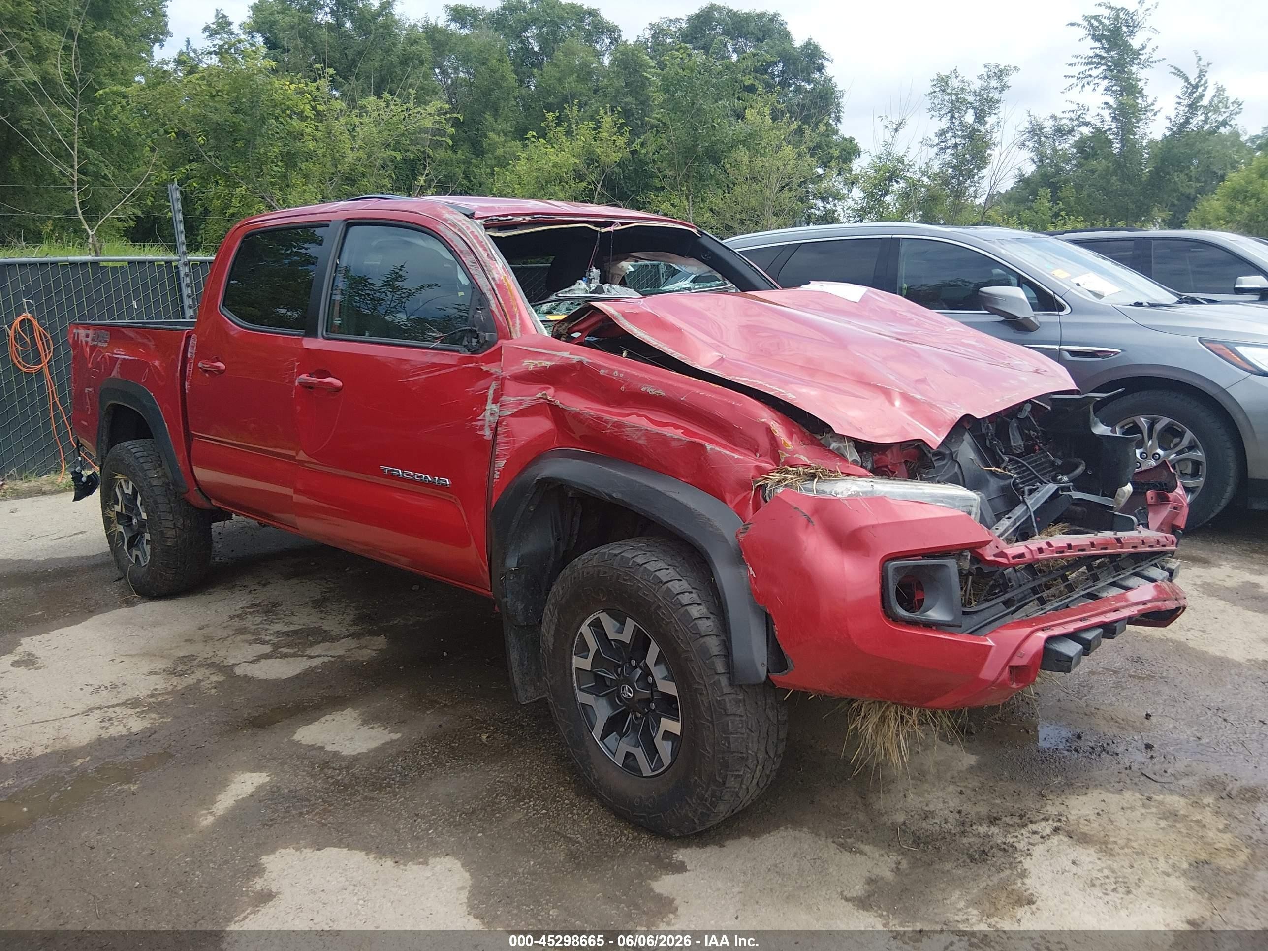 2019 Toyota Tacoma TRD Off Road, VIN 3TMCZ5AN4KM216248 — Rollover