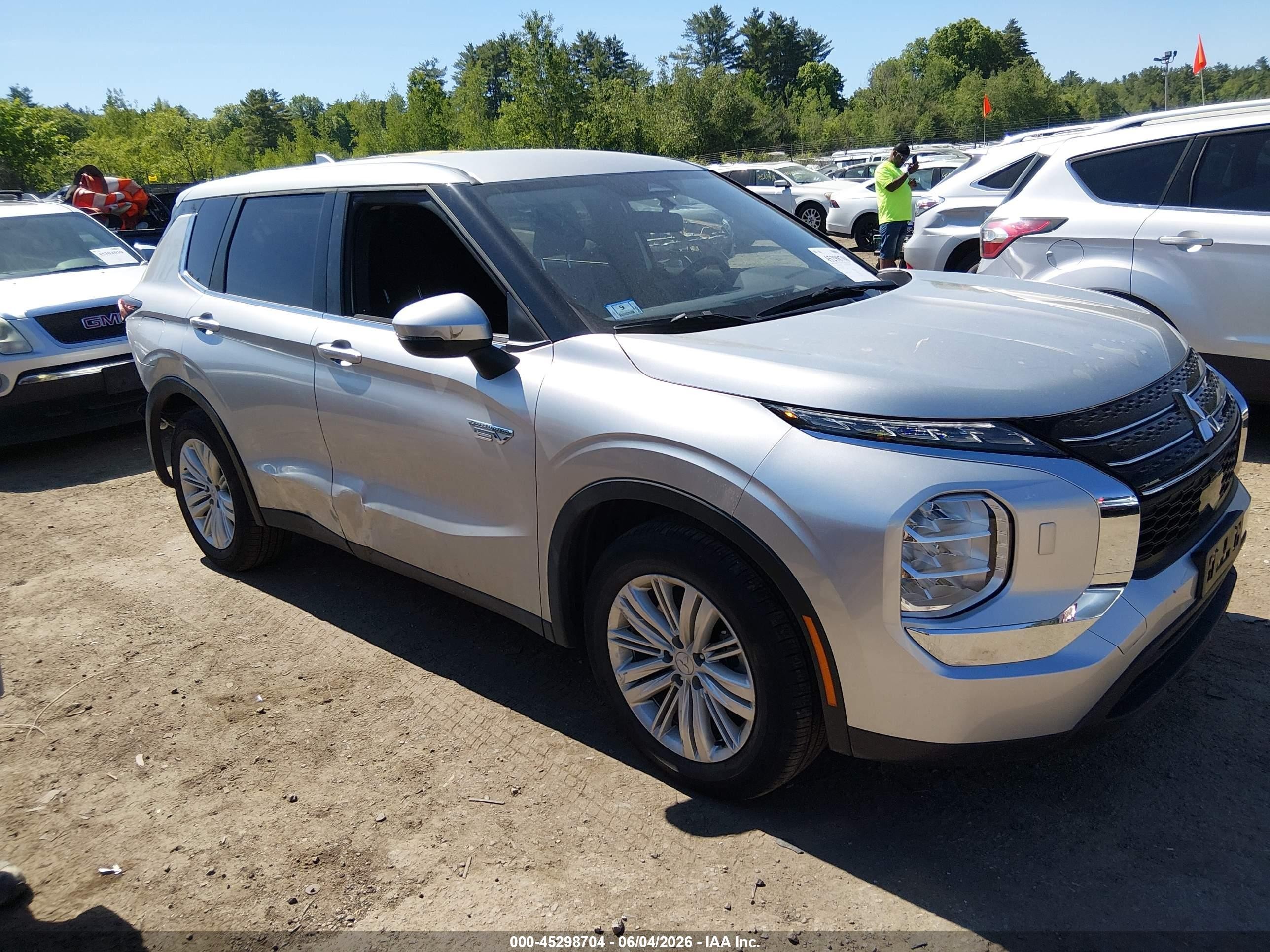 2025 Mitsubishi Outlander SE, VIN JA4T5UA95SZ001463 — Rear end