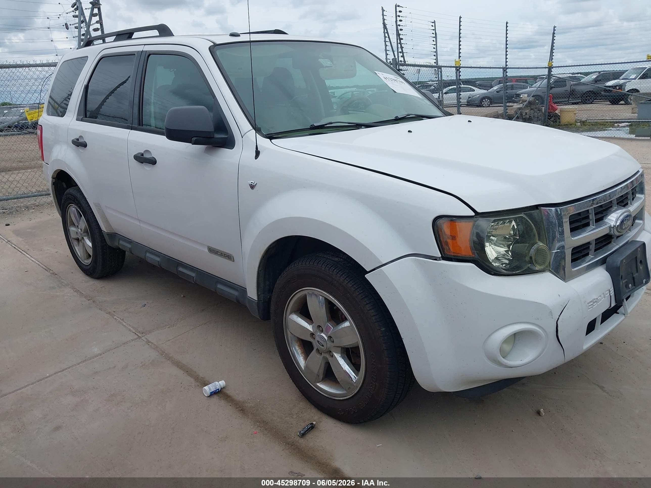 2008 Ford Escape XLT, VIN 1FMCU03108KD15477 — Перед