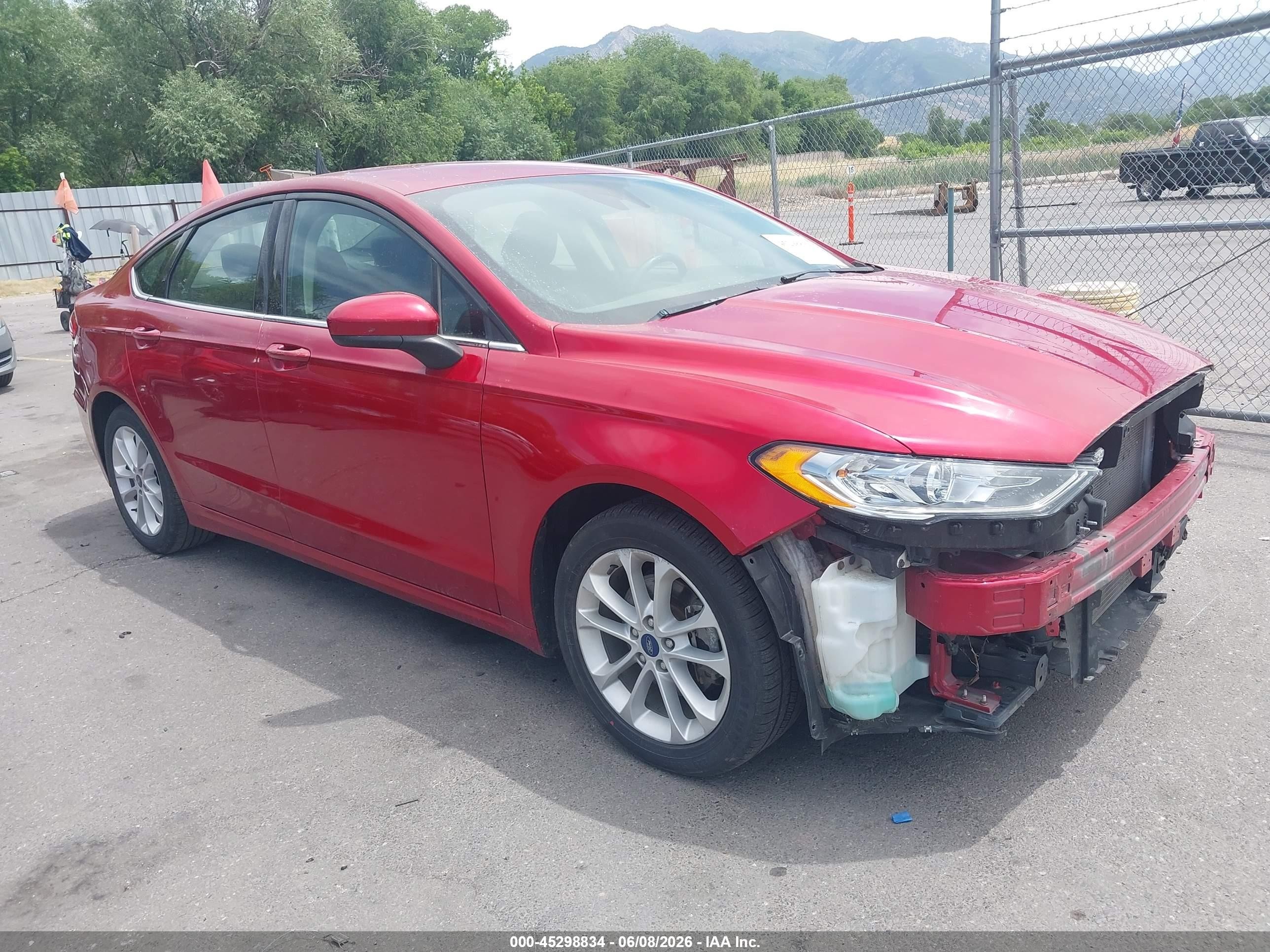 2020 Ford Fusion SE, VIN 3FA6P0LUXLR232314 — Перед