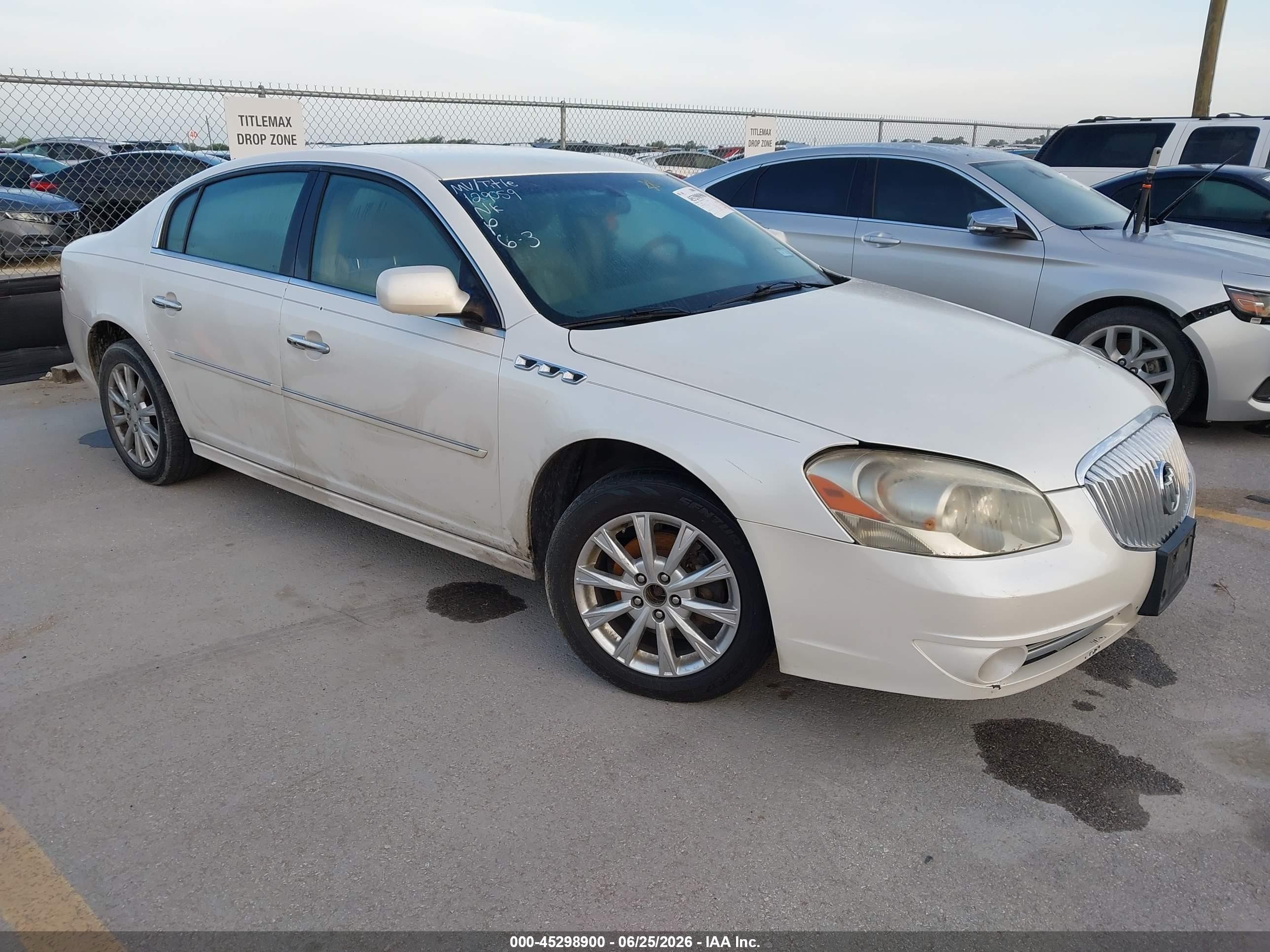 2010 Buick Lucerne CXL, VIN 1G4HC5EM6AU129059 — Normal wear