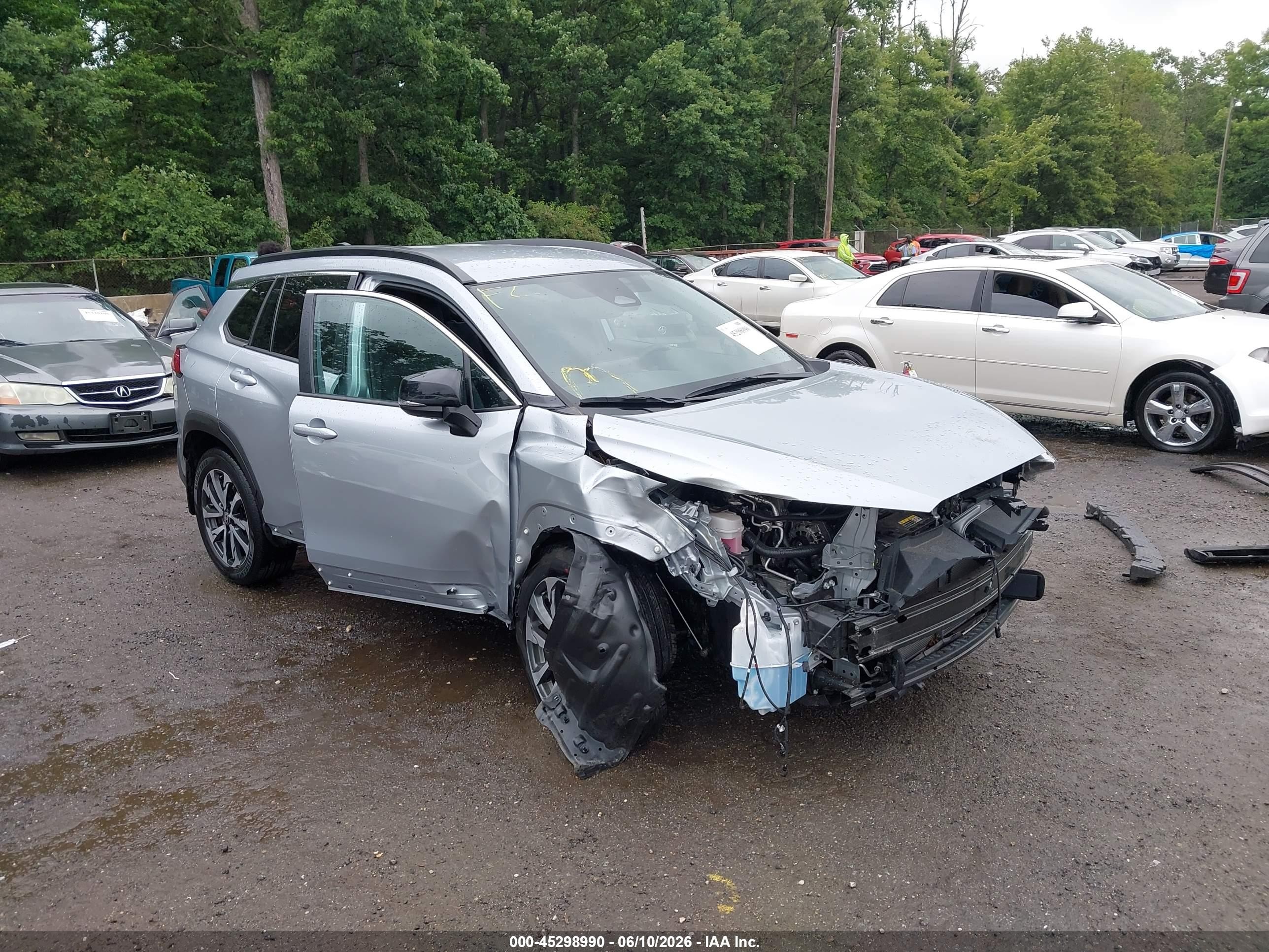2025 Toyota Corolla Cross XLE, VIN 7MUEAABGXSV128013 — Front end