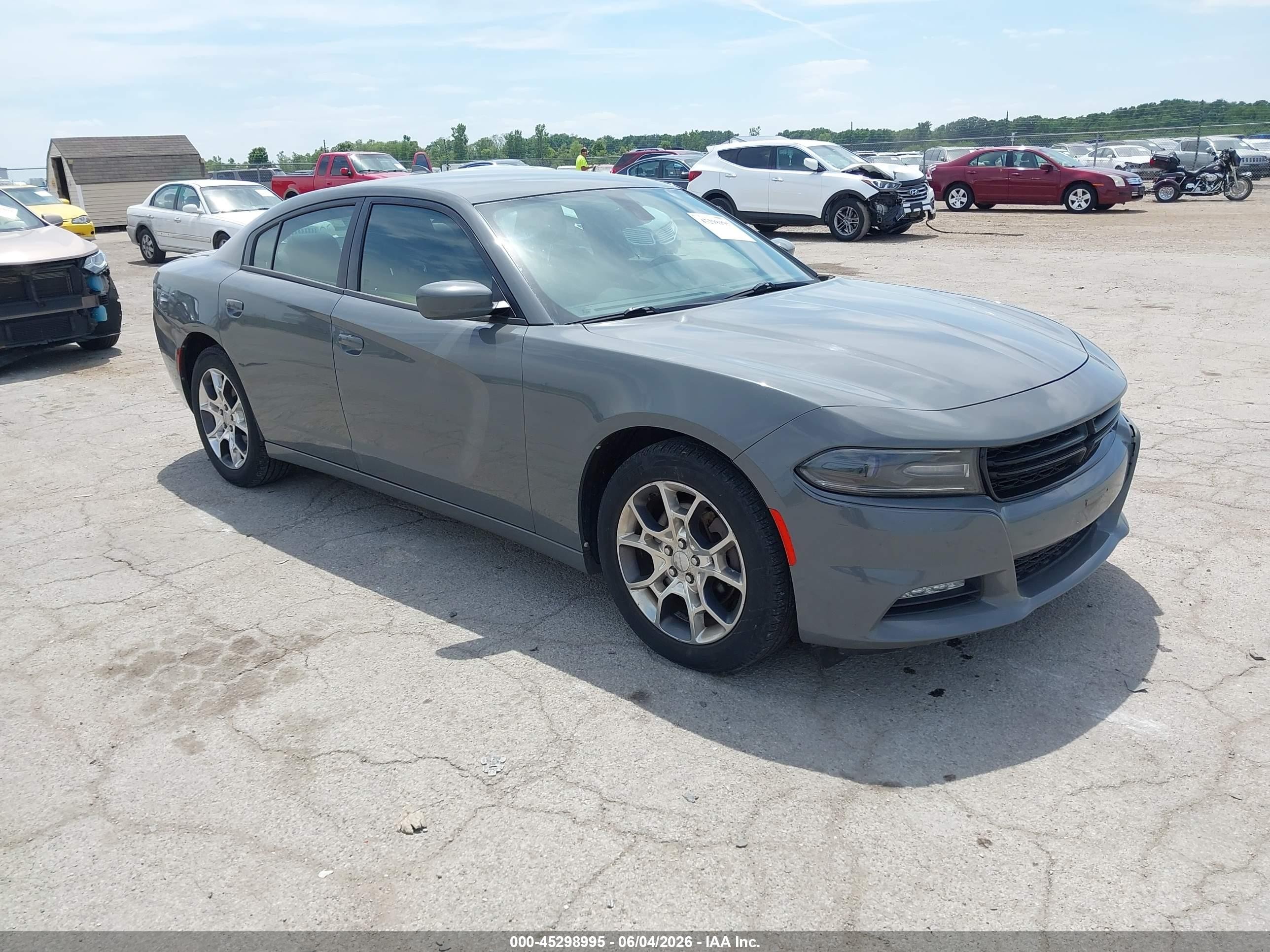 2017 Dodge Charger SXT, VIN 2C3CDXJG1HH563964 — Бок