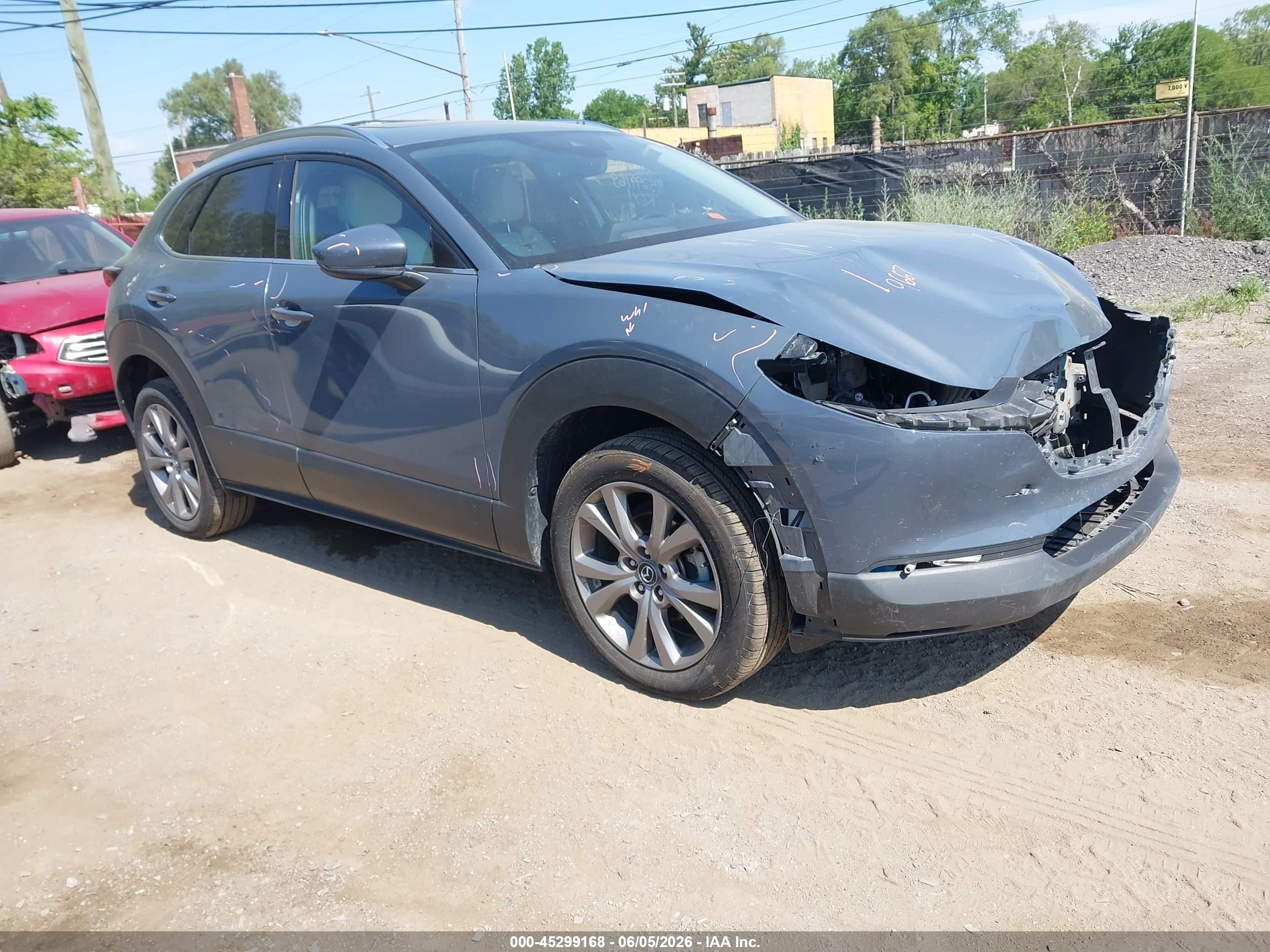 2021 Mazda CX-30 Premium, VIN 3MVDMBDM1MM233241 — Front end