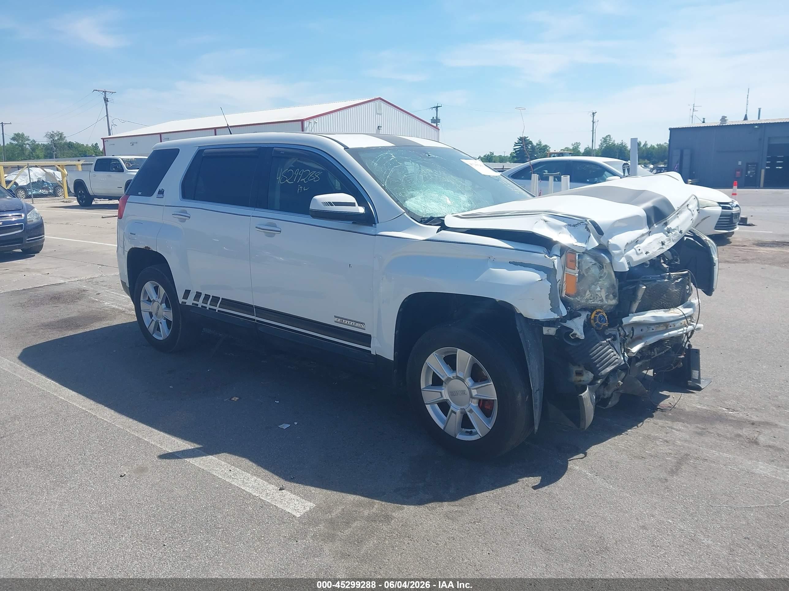 2011 GMC Terrain SLE-1, VIN 2CTALMEC5B6450649 — Front end