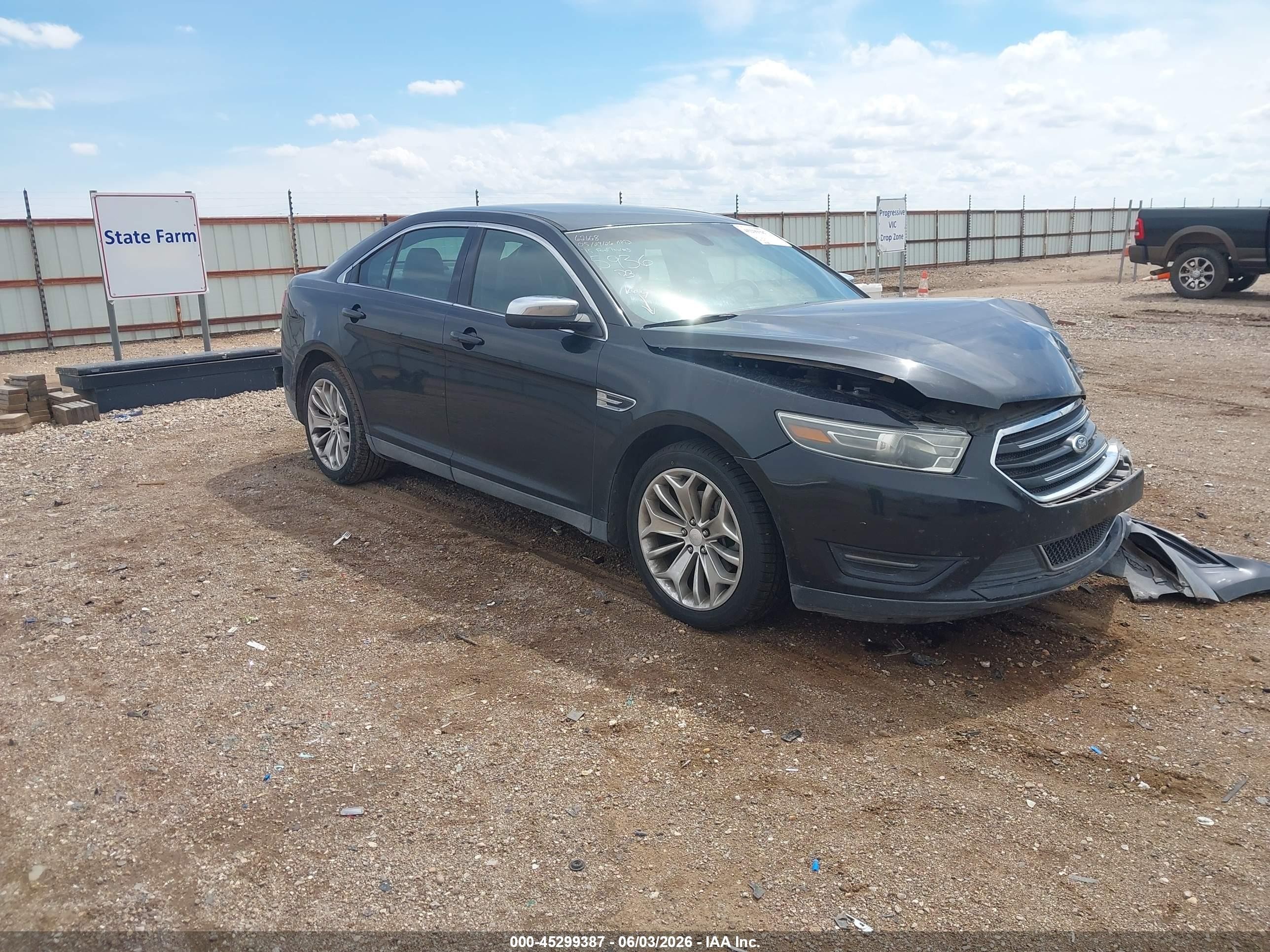 2015 Ford Taurus Limited, VIN 1FAHP2F83FG105936 — Перед