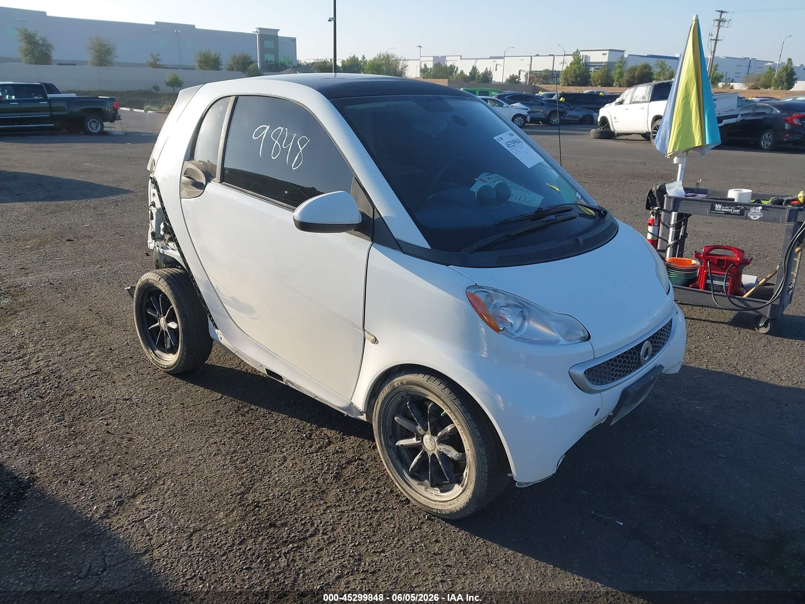2013 Smart fortwo Pure, VIN WMEEJ3BA1DK648954 — Зад