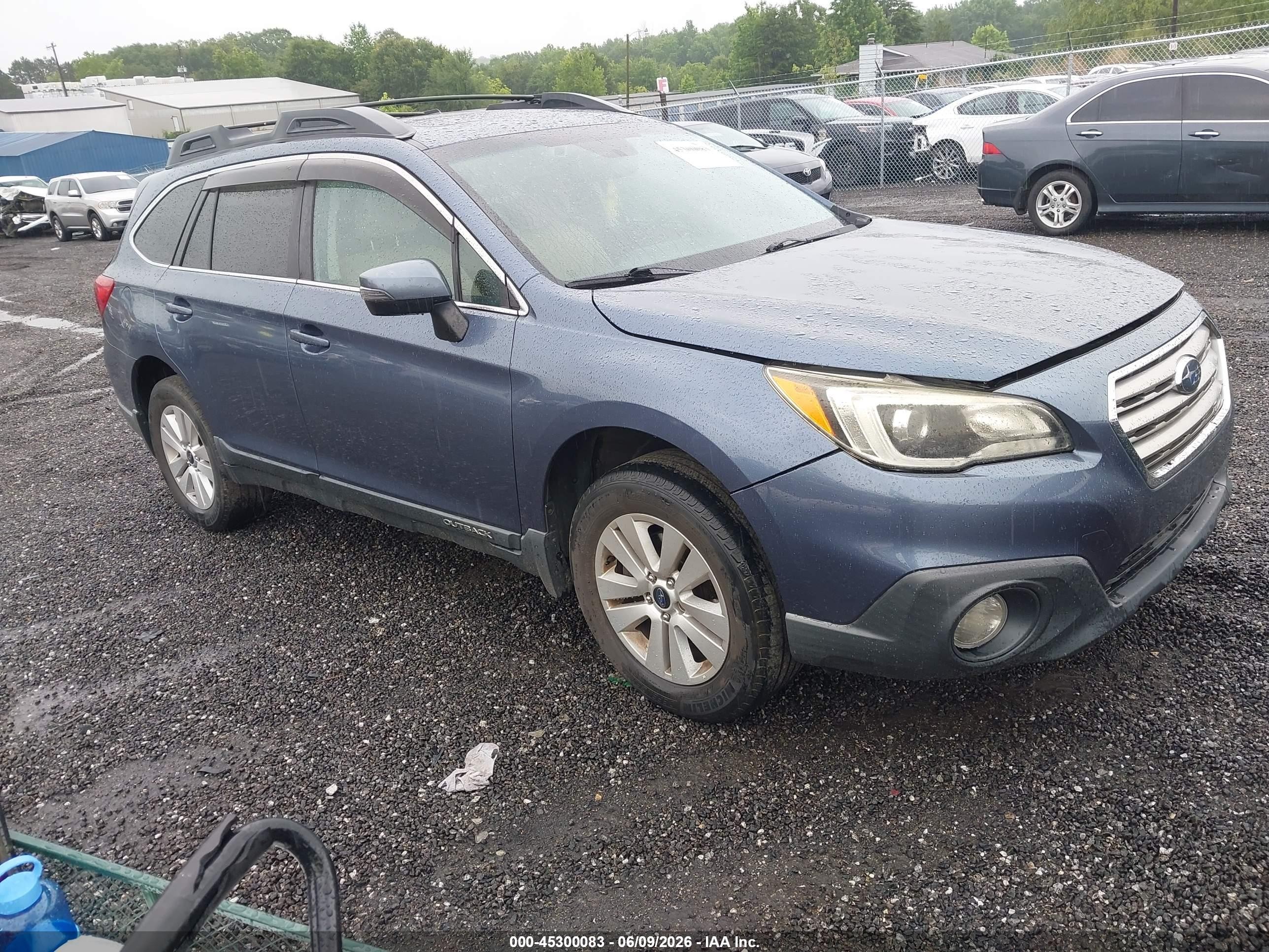 2016 Subaru Outback Premium, VIN 4S4BSBHC4G3338051 — Rear end
