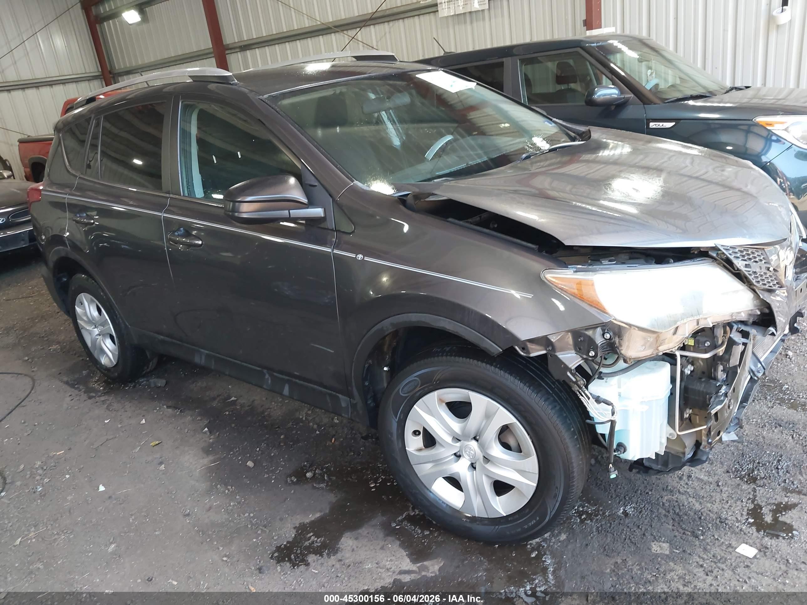 2015 Toyota RAV4 LE, VIN 2T3BFREV9FW260885 — Front end