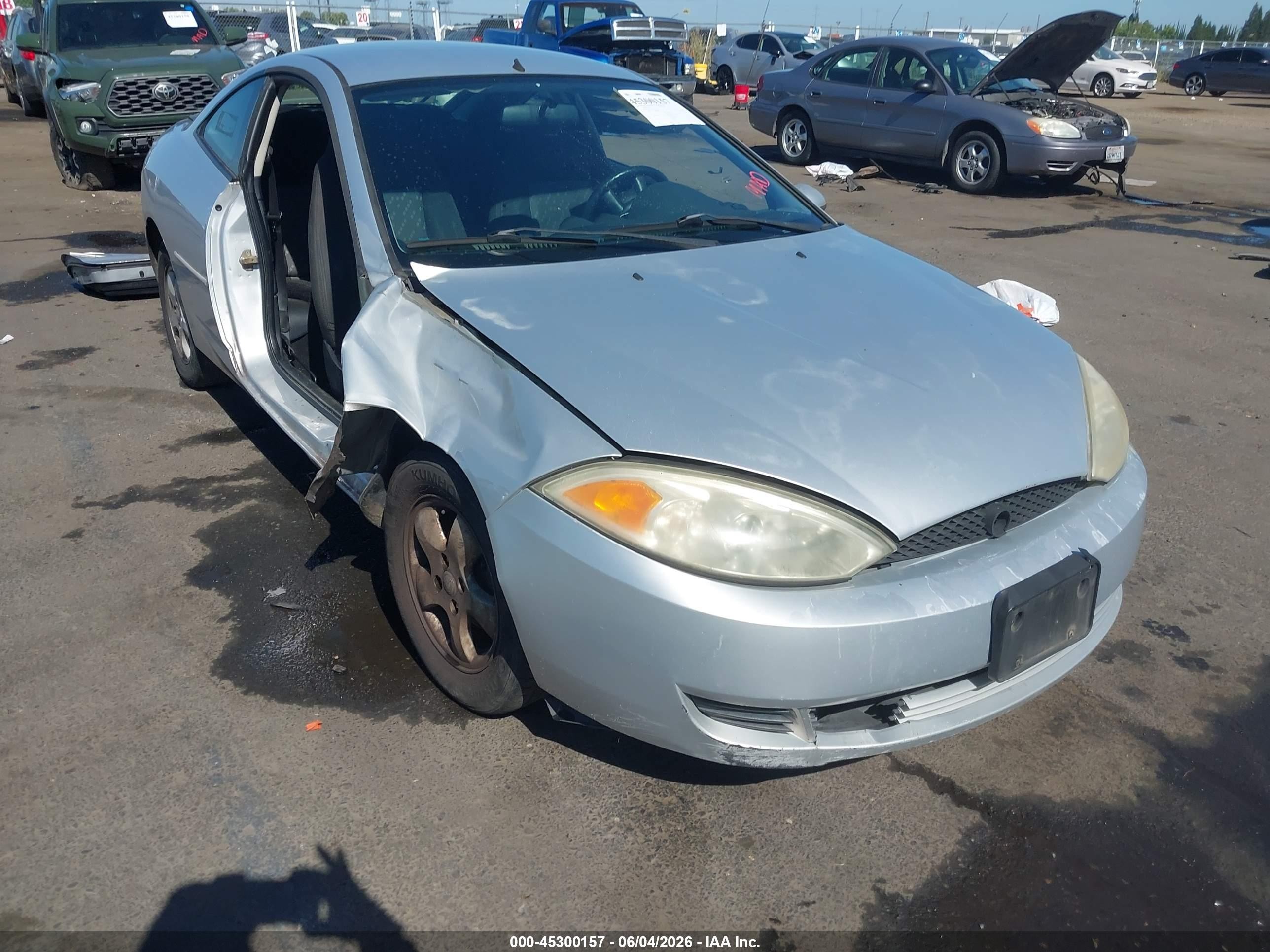 2002 Mercury Cougar, VIN 1ZWFT61L025601274 — Side