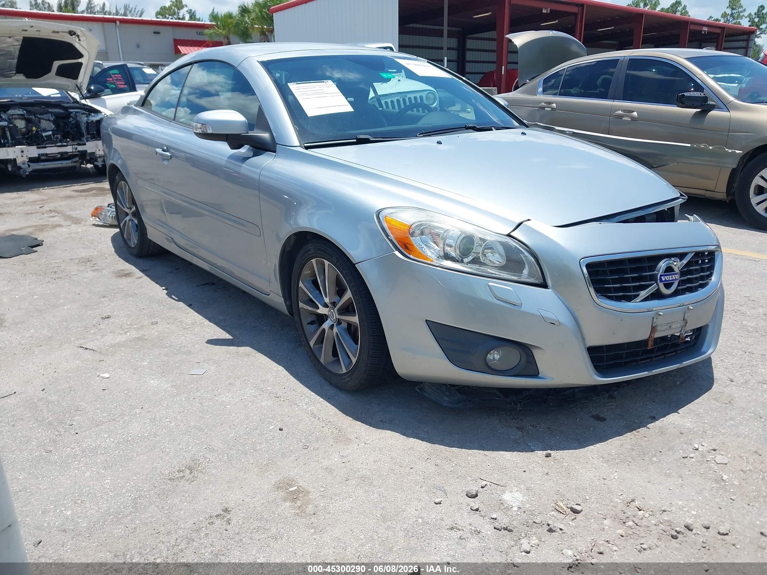 2011 Volvo C70, VIN YV1672MCXBJ109756 — Перед