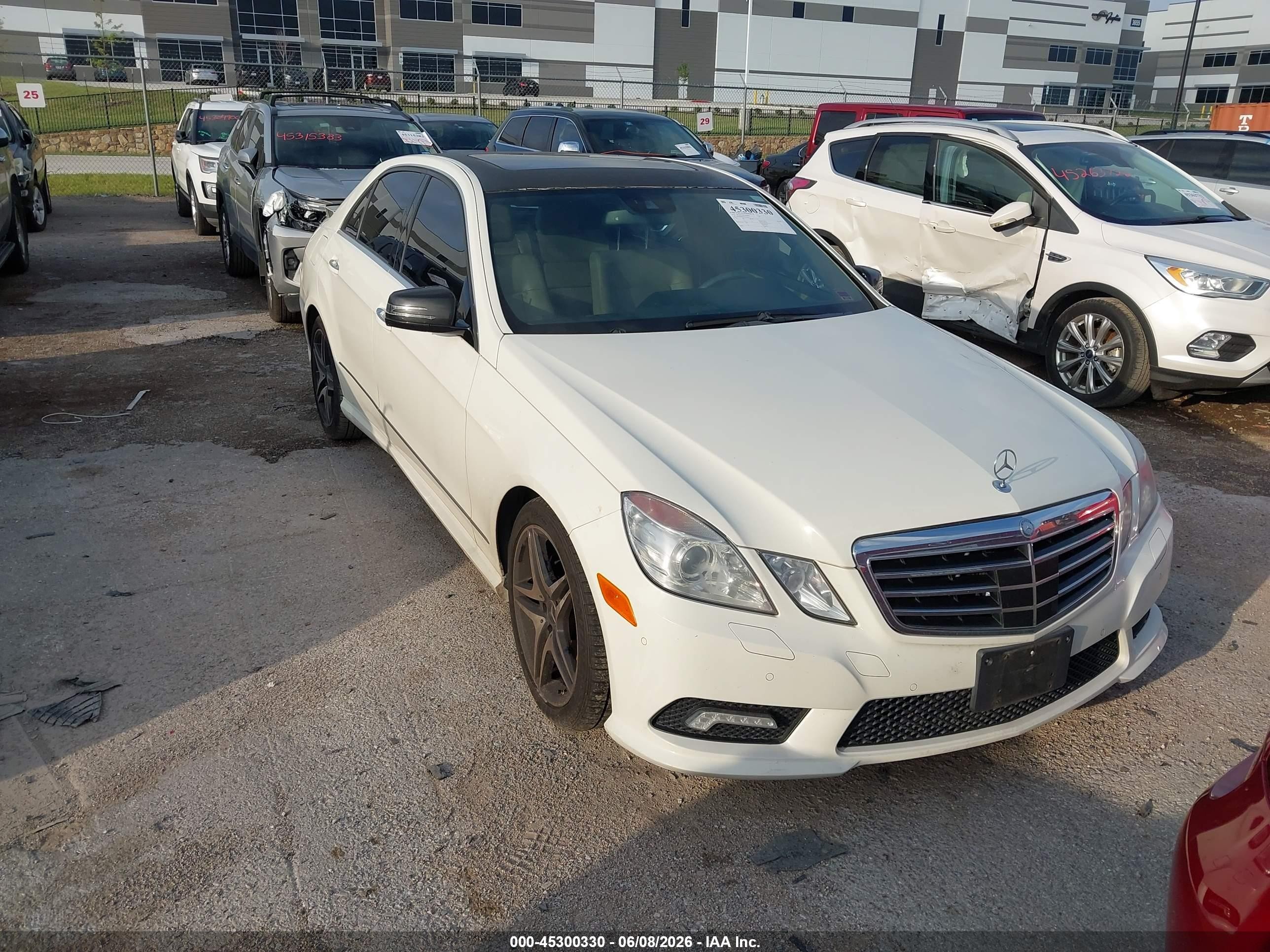 2011 Mercedes-Benz E 350 Luxury, VIN WDDHF8HBXBA369909 — Rear end