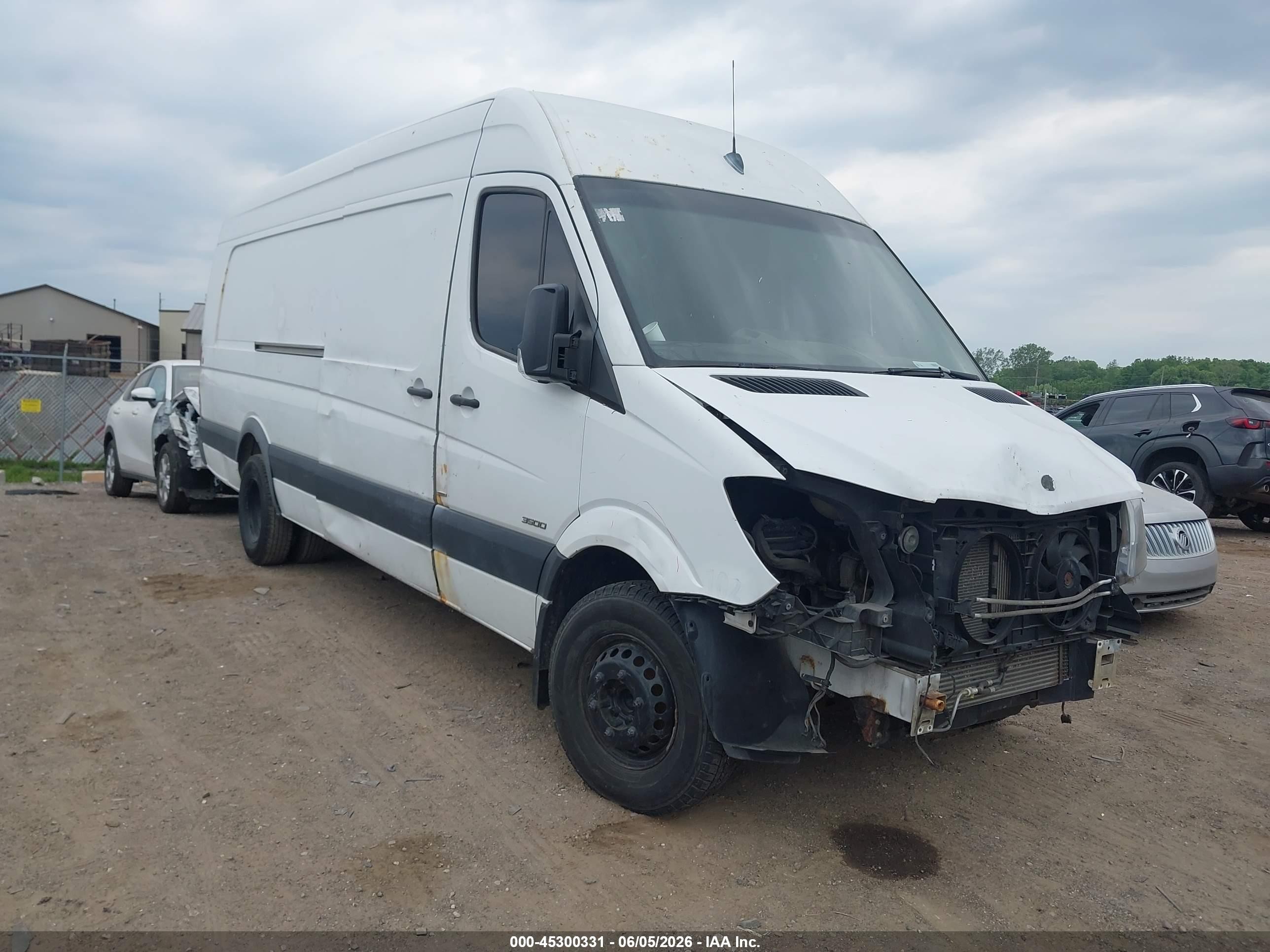2015 Mercedes-Benz Sprinter Cargo, VIN WD3PF1DC1FP128815 — Front end