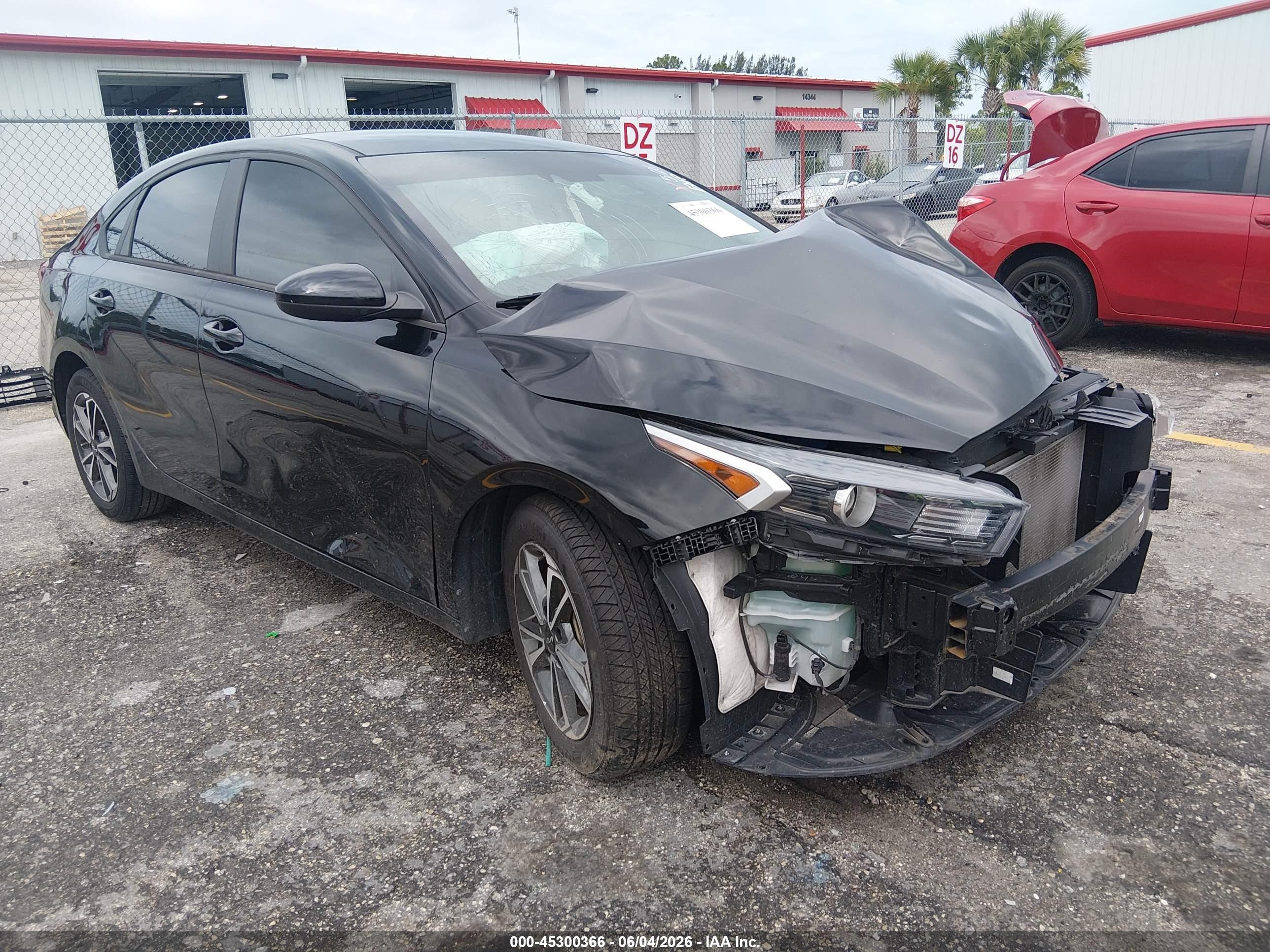 2023 Kia Forte LXS, VIN 3KPF24AD5PE581624 — Front end
