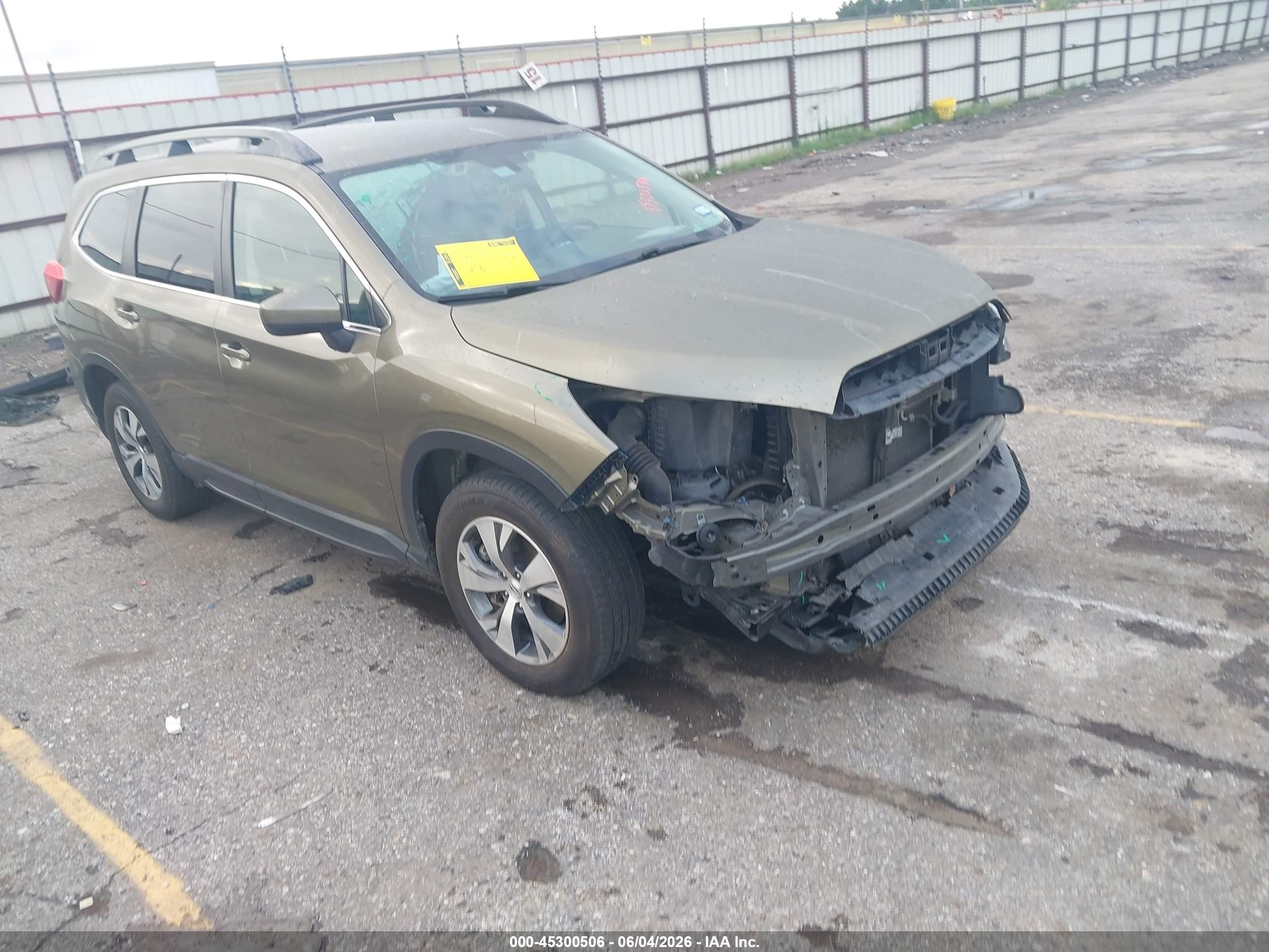 2022 Subaru Ascent Premium, VIN 4S4WMACD7N3460759 — Front end