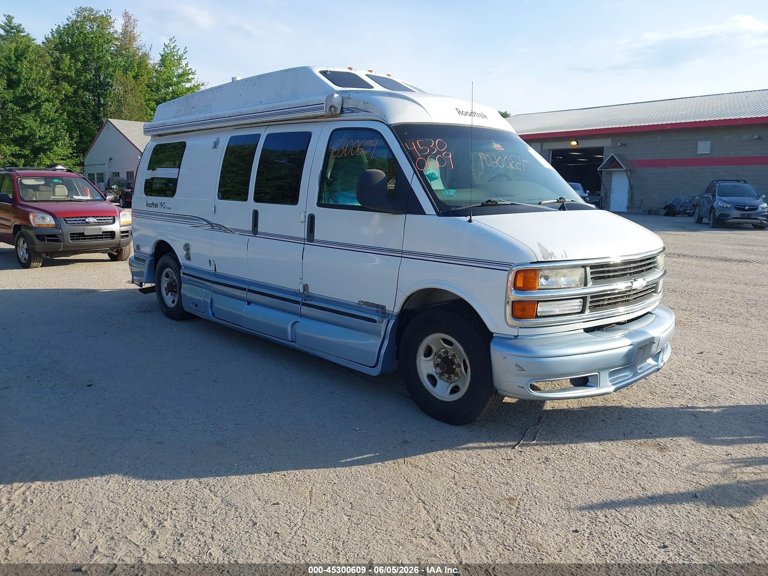 2002 Chevrolet Express, VIN 1GCHG39RX21229218 — Normal wear