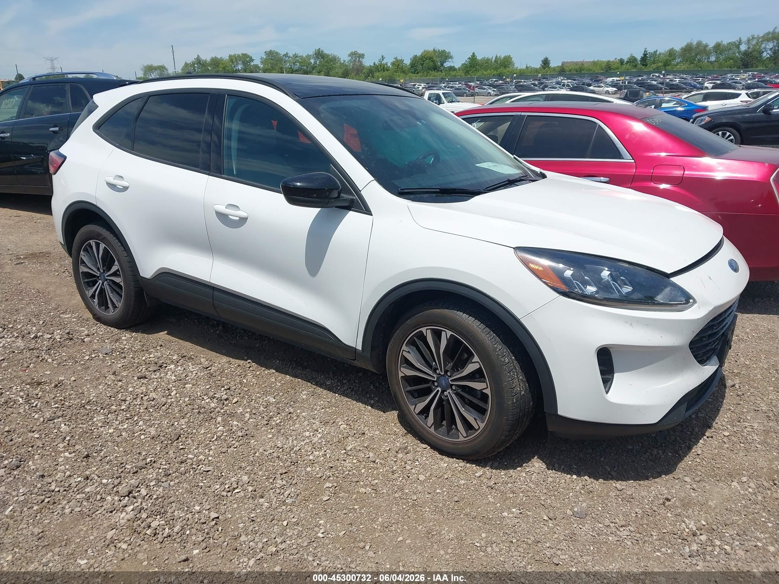 2022 Ford Escape SE, VIN 1FMCU9G62NUA79151 — Перед