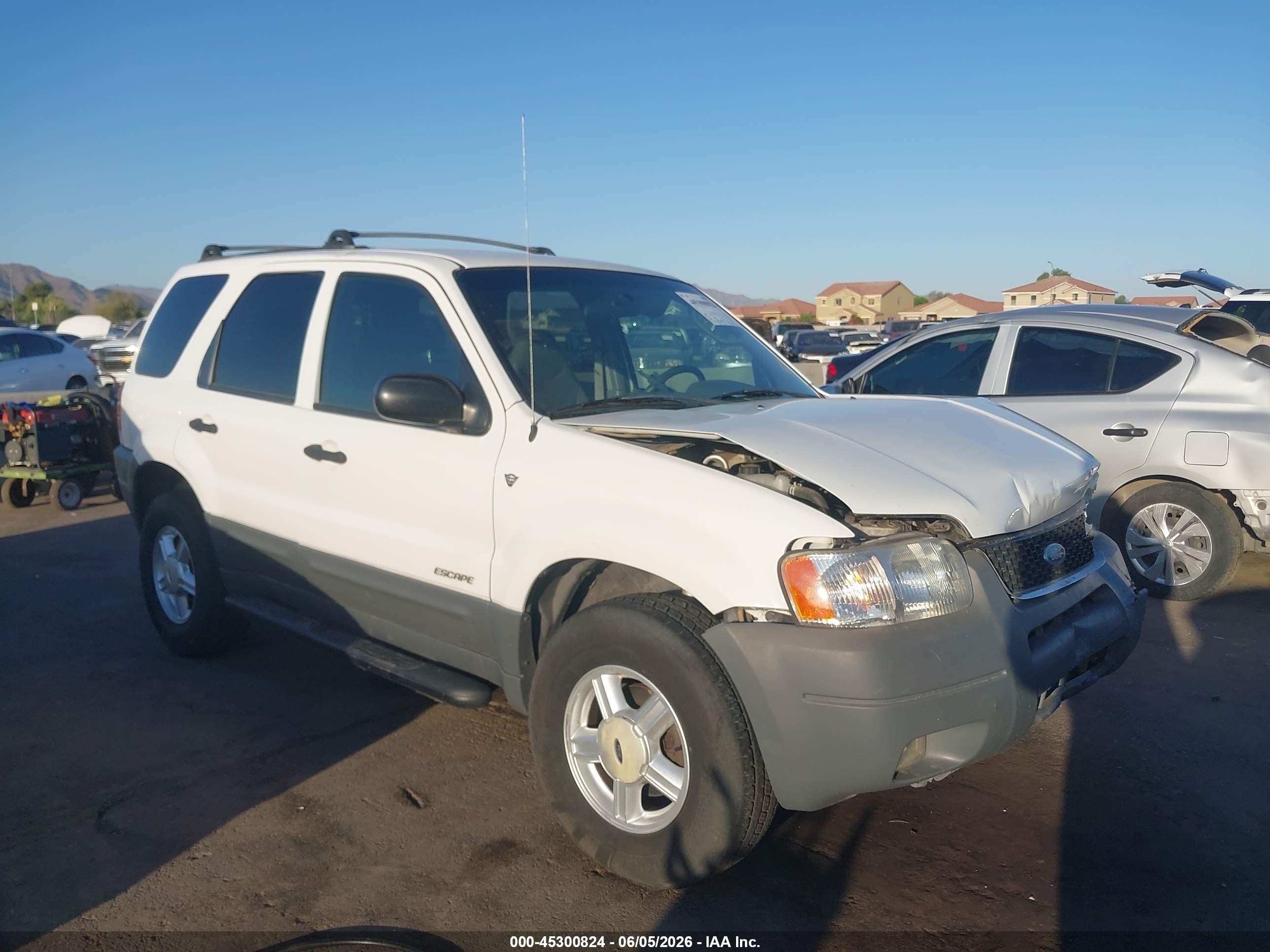 2001 Ford Escape XLT, VIN 1FMYU03111KC23340 — Перед