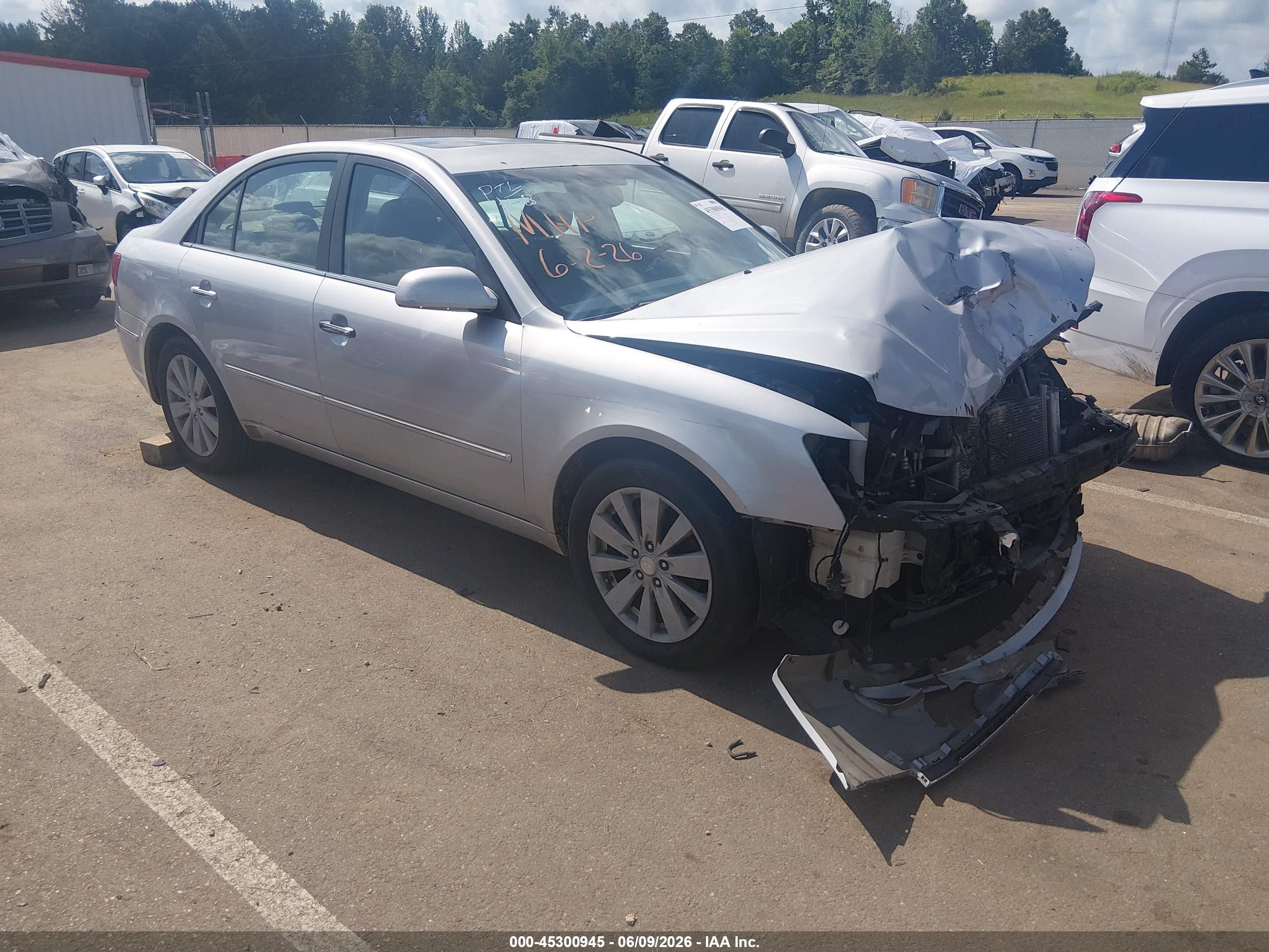 2010 Hyundai Sonata Limited, VIN 5NPEU4AF2AH598519 — Перед