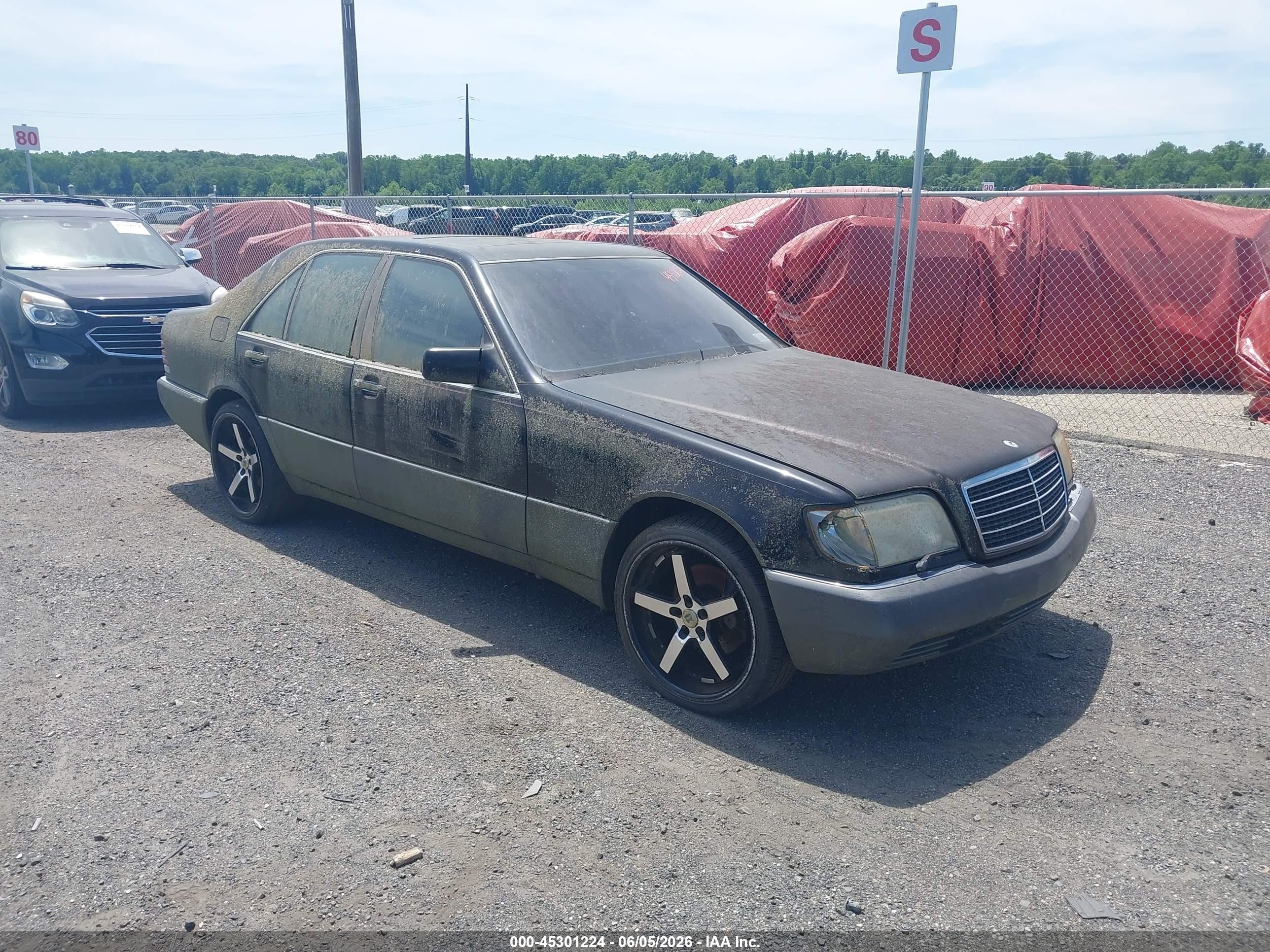 1992 Mercedes-Benz 400, VIN WDBGA42E0NA053034 — Normal wear