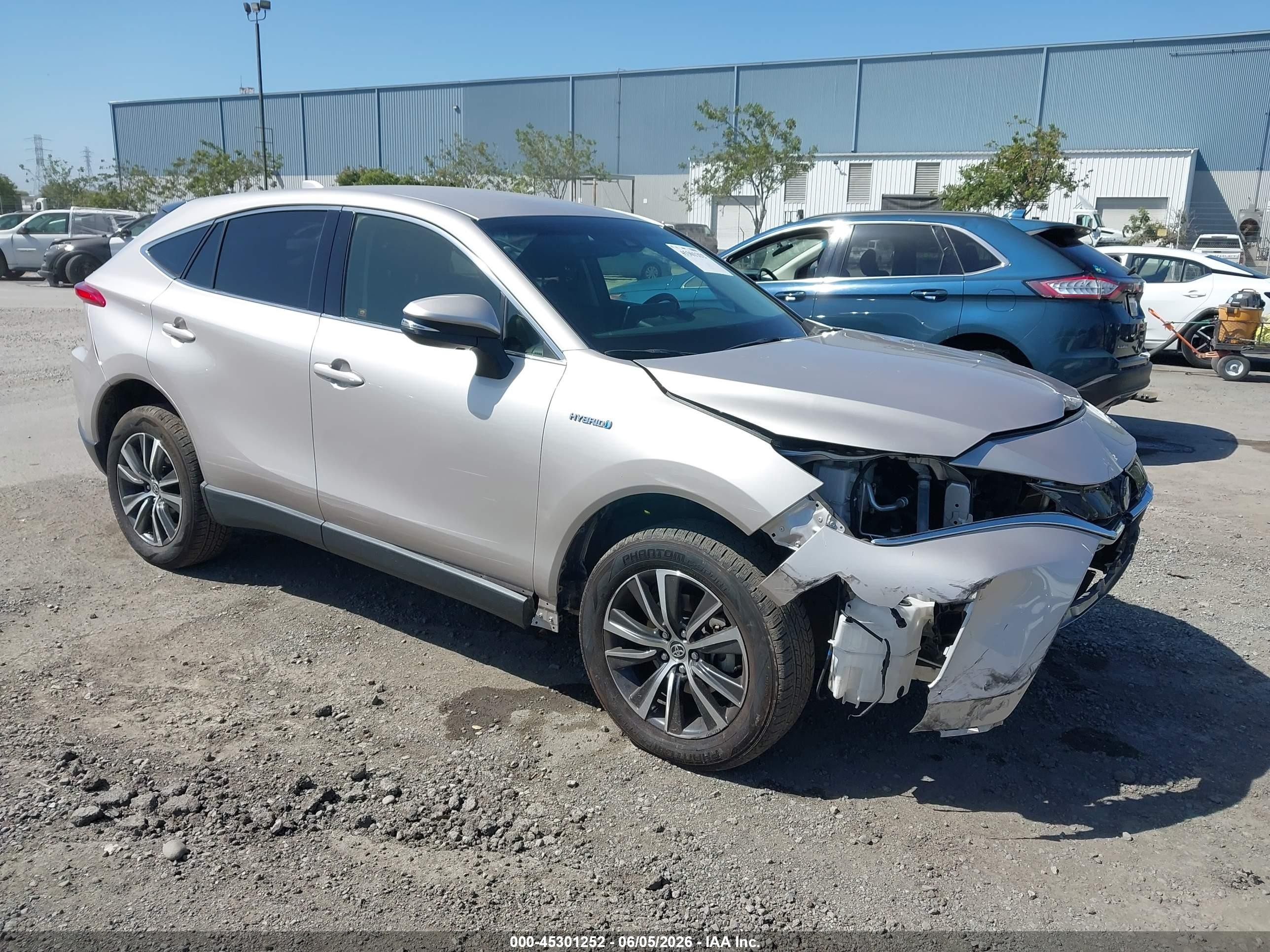 2021 Toyota Venza XLE, VIN JTEAAAAH3MJ030567 — Front end