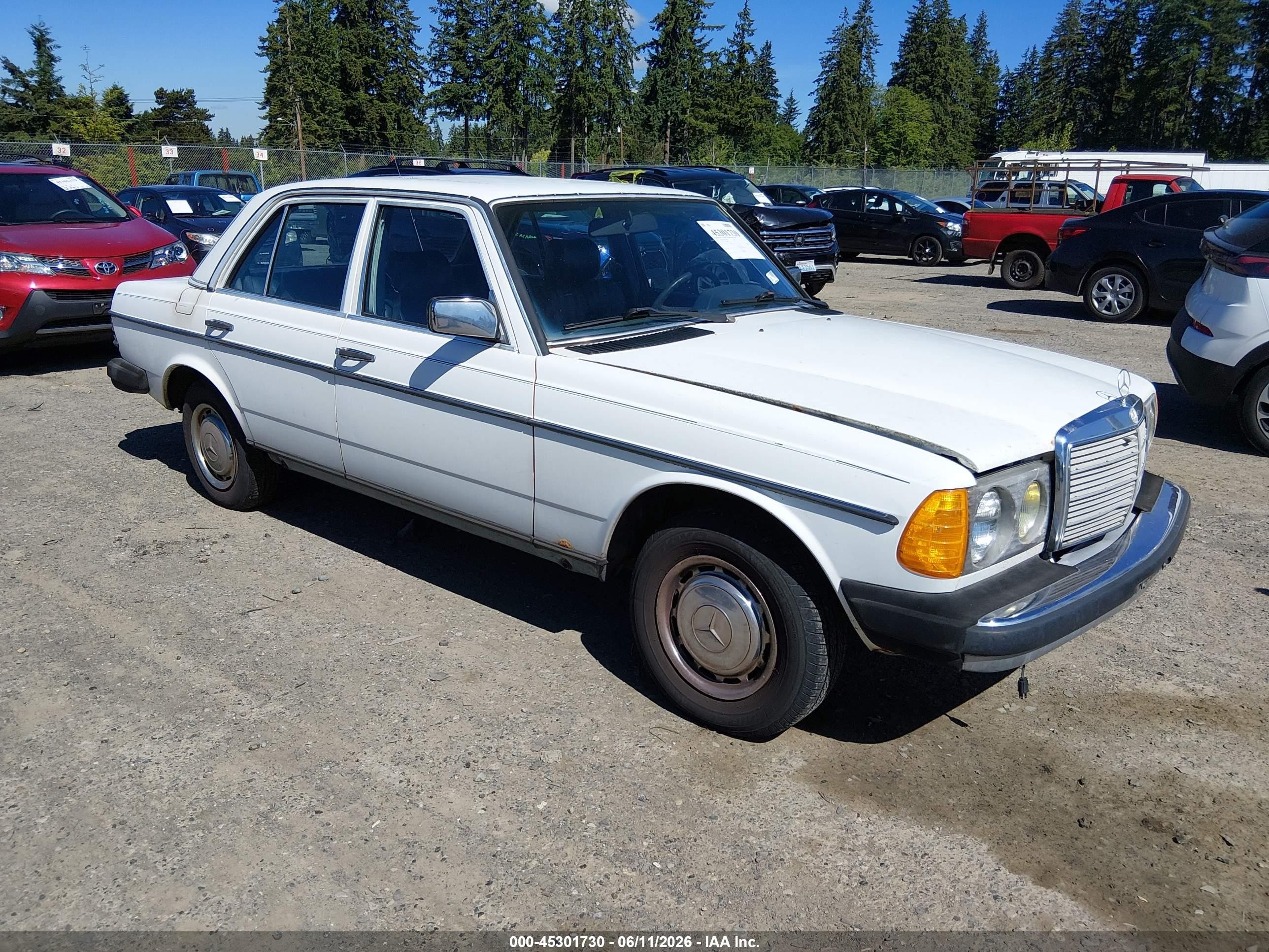 1983 Mercedes-Benz 240 Series 240D, VIN WDBAB23A2DB385990 — Normal wear
