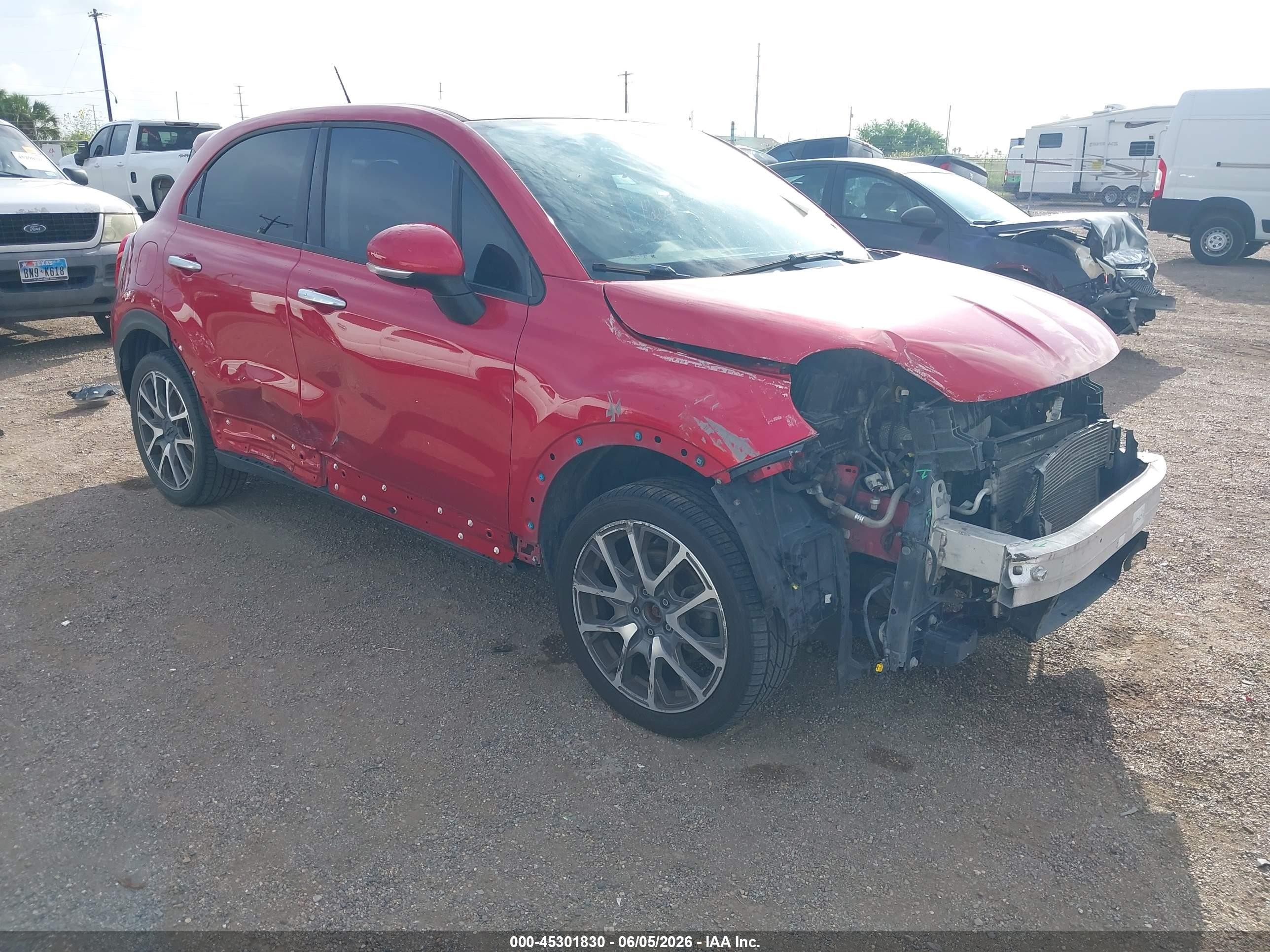 2017 FIAT 500X Trekking, VIN ZFBCFXCB9HP587192 — Перед