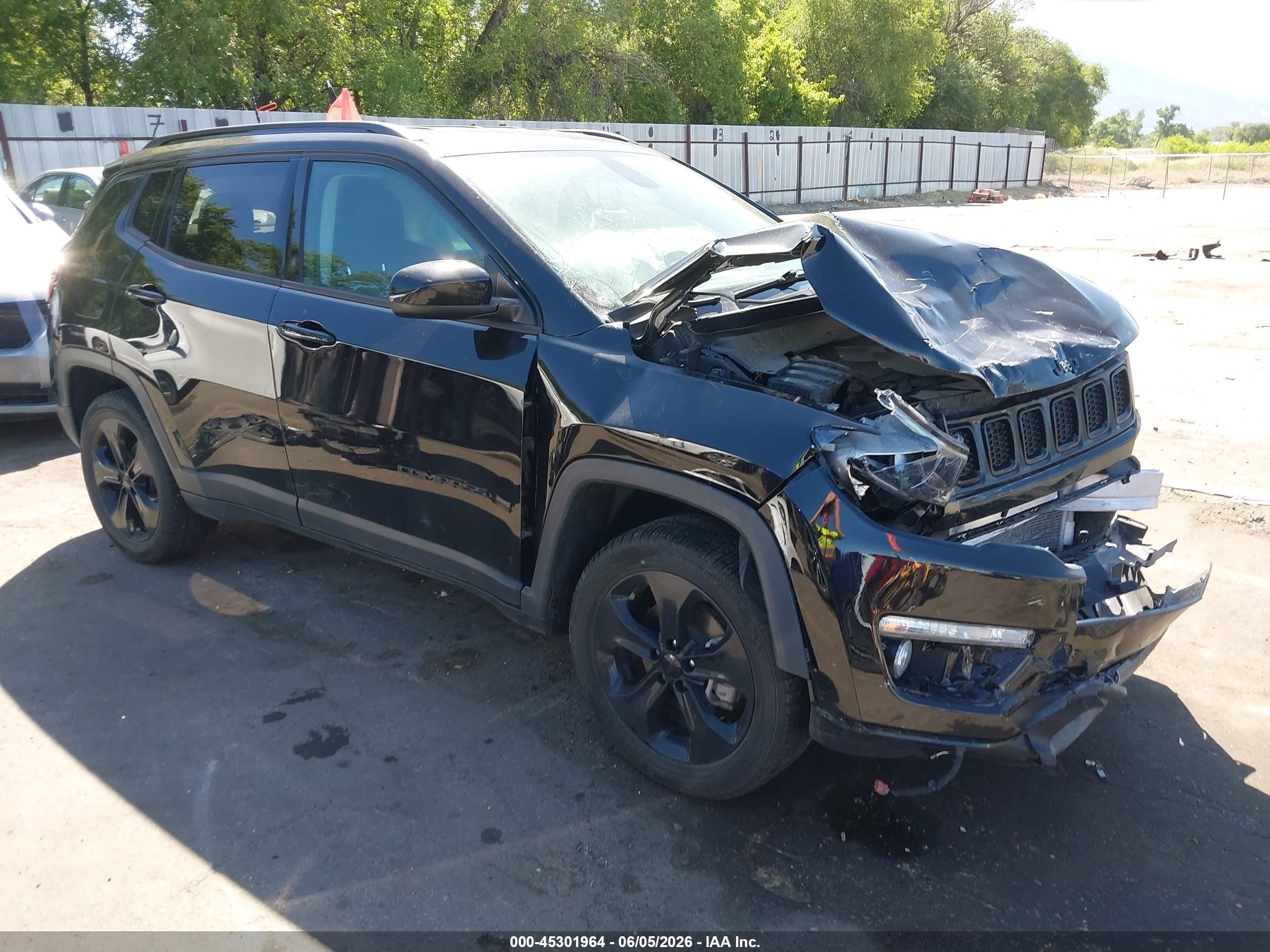 2020 Jeep Compass Latitude, VIN 3C4NJDBB9LT256105 — Front end