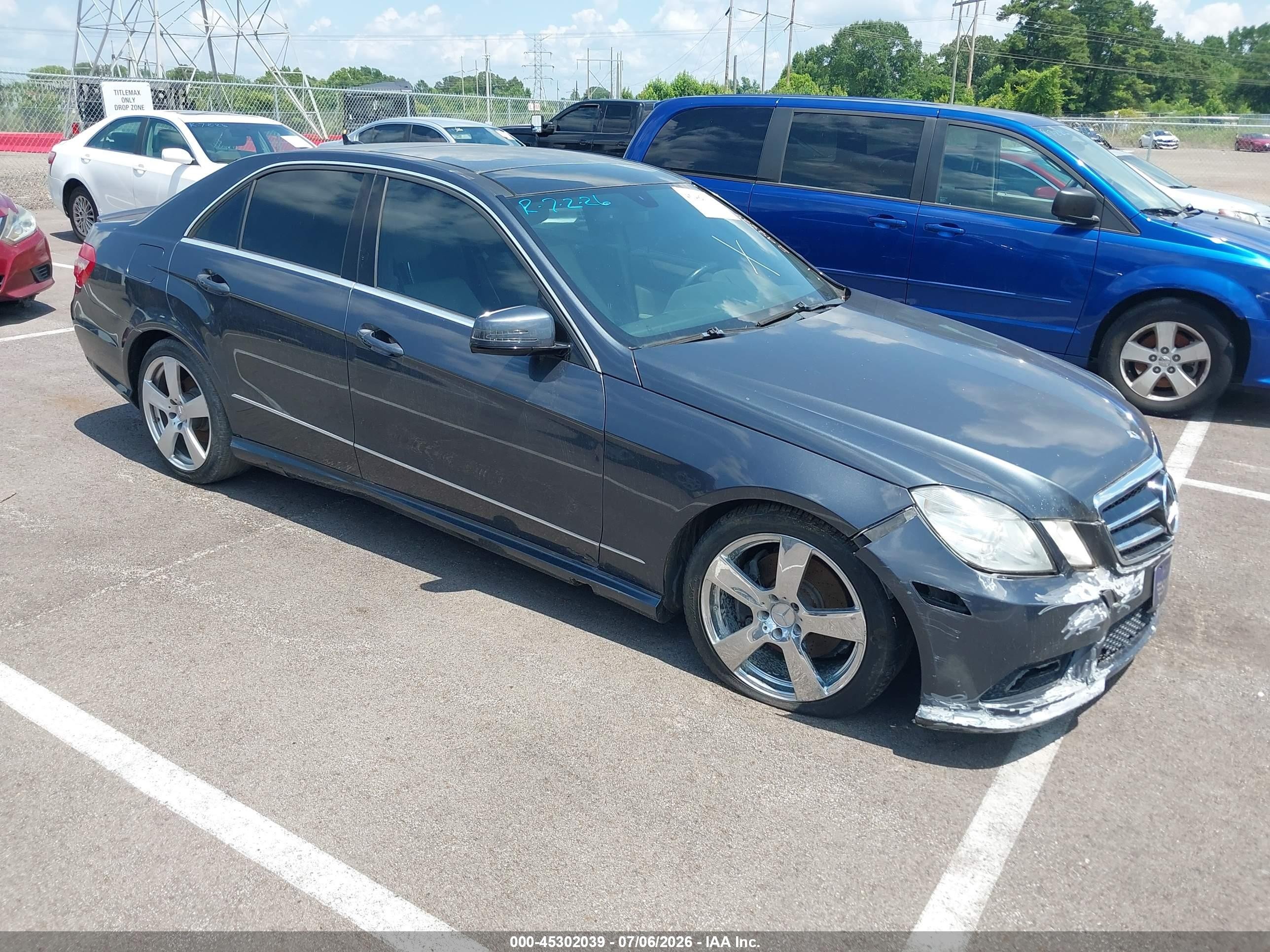 2011 Mercedes-Benz E 350 Luxury, VIN WDDHF8HB4BA298884 — Normal wear