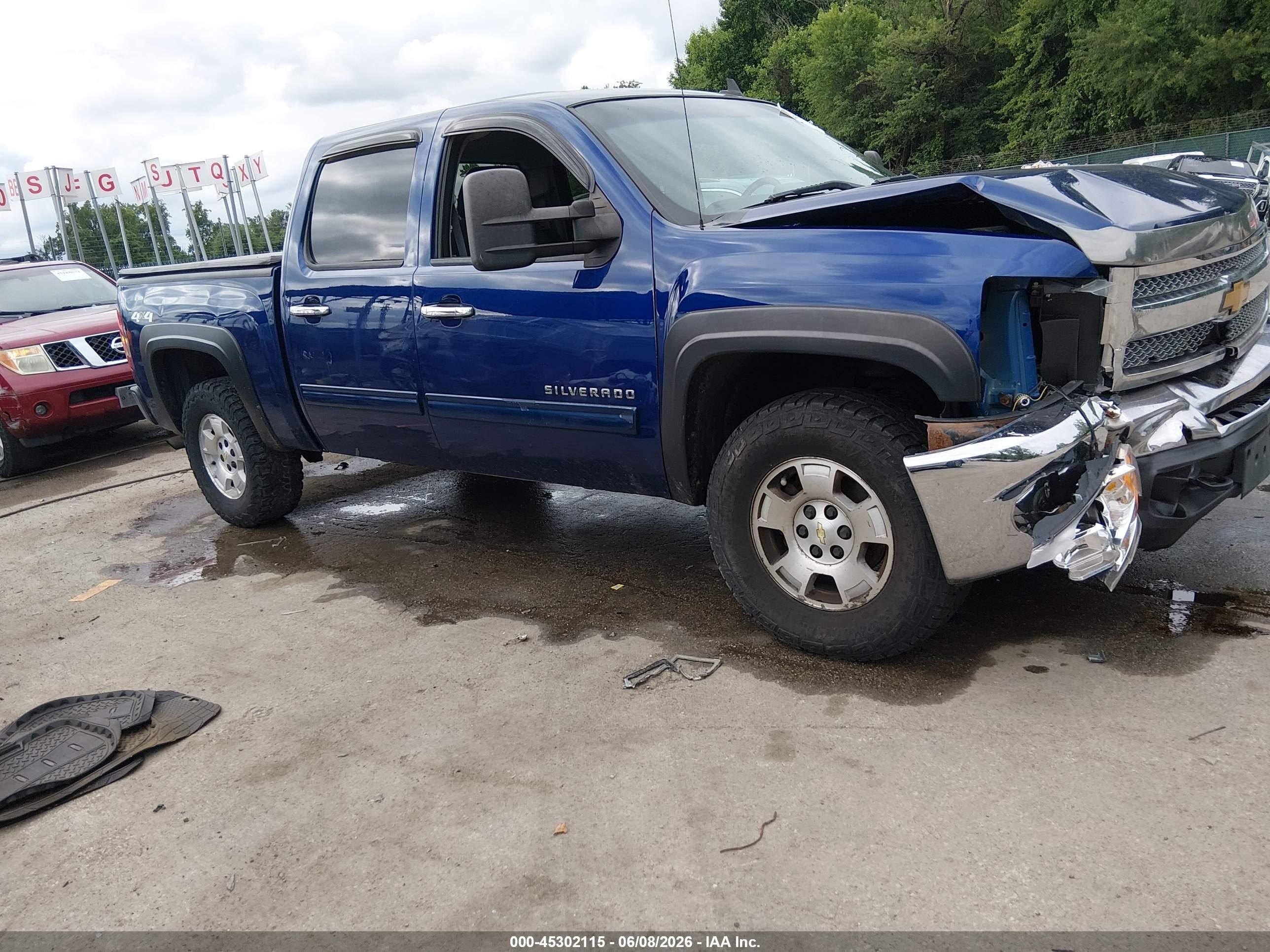 2013 Chevrolet Silverado 1500 LT, VIN 3GCPKSE78DG121970 — Front end