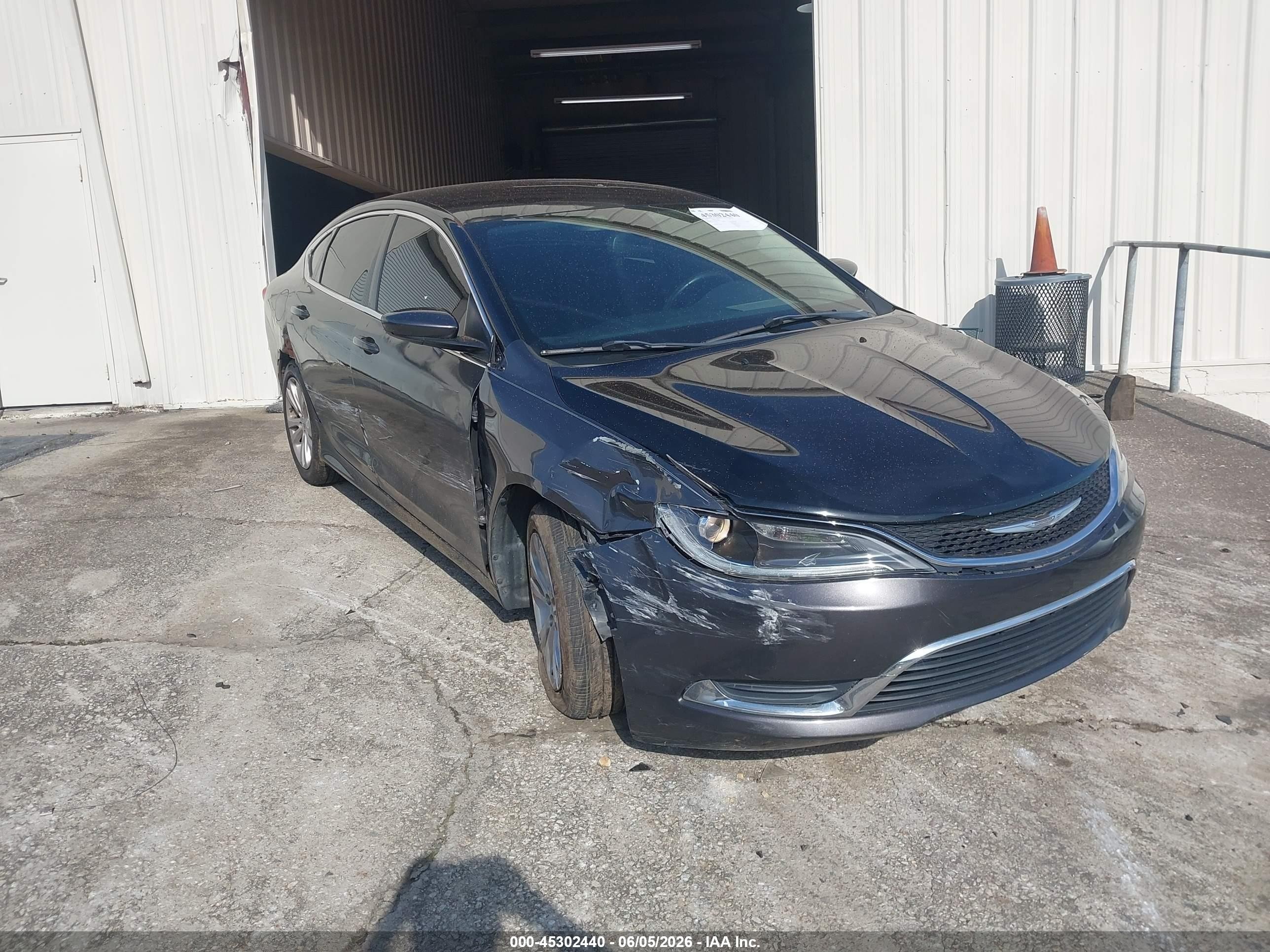 2015 Chrysler 200 Limited, VIN 1C3CCCAB5FN705432 — Side