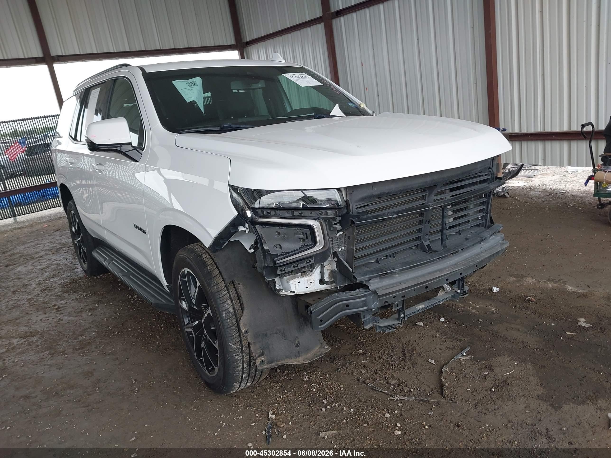 2021 Chevrolet Tahoe RST, VIN 1GNSCRKD4MR203292 — Перед