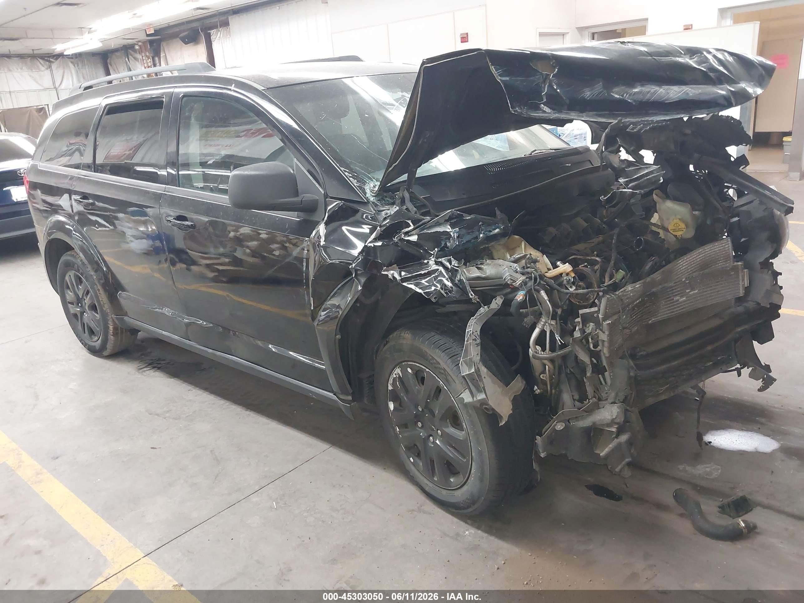 2017 Dodge Journey SE, VIN 3C4PDCAB2HT558760 — Front end