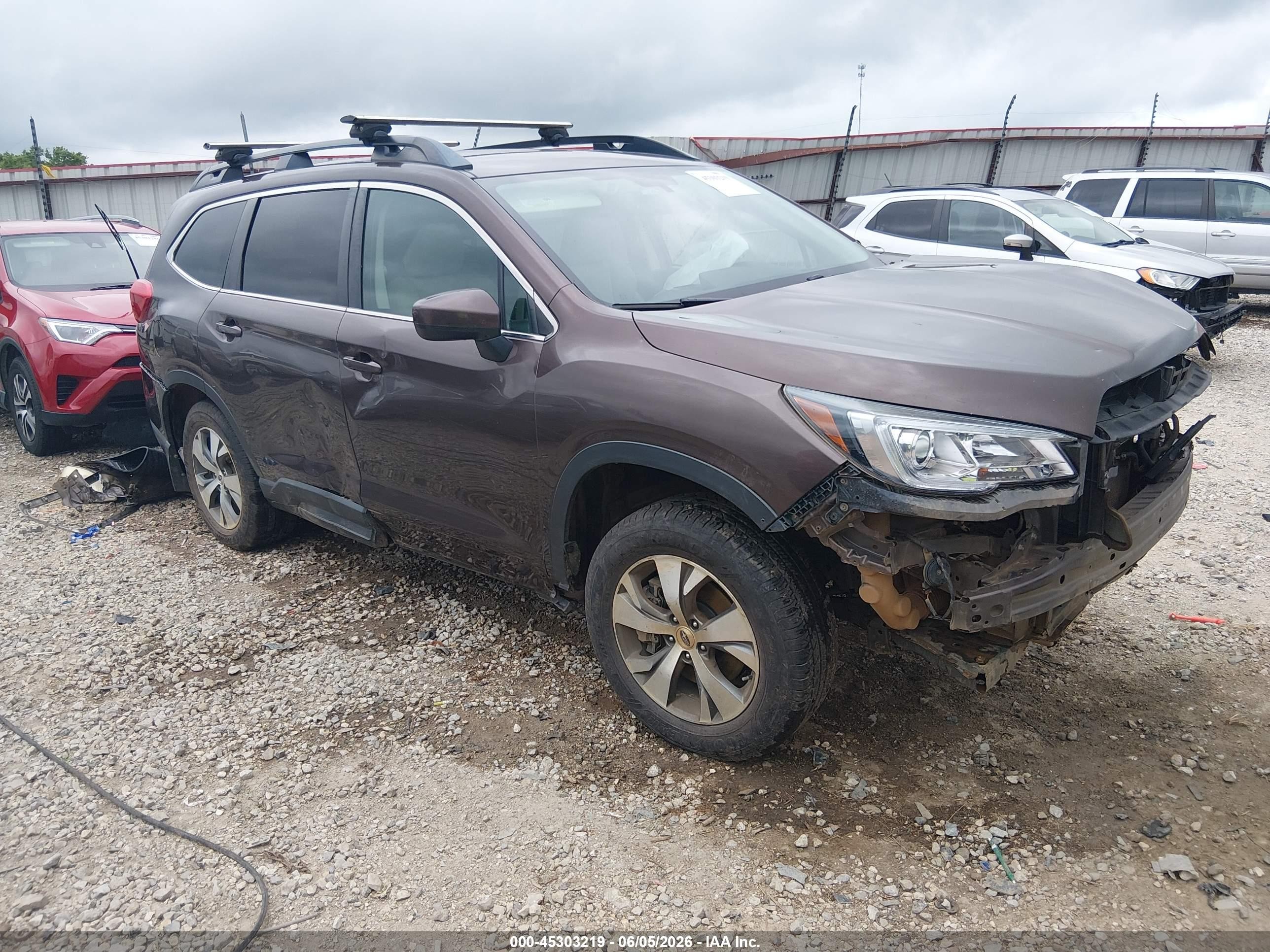 2019 Subaru Ascent Premium, VIN 4S4WMABD6K3428155 — Front end