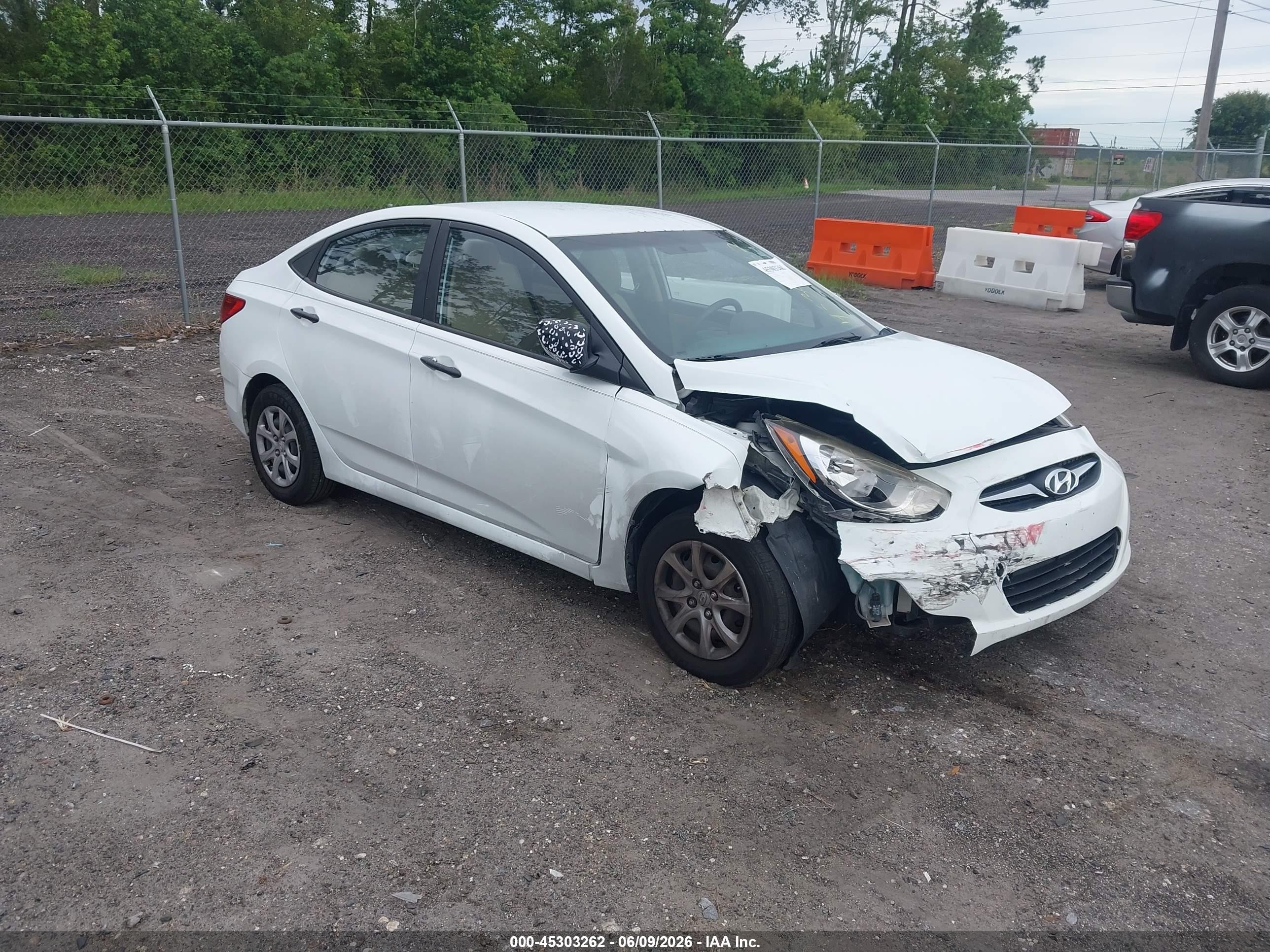 2013 Hyundai Accent GLS, VIN KMHCT4AE8DU421531 — Not stated