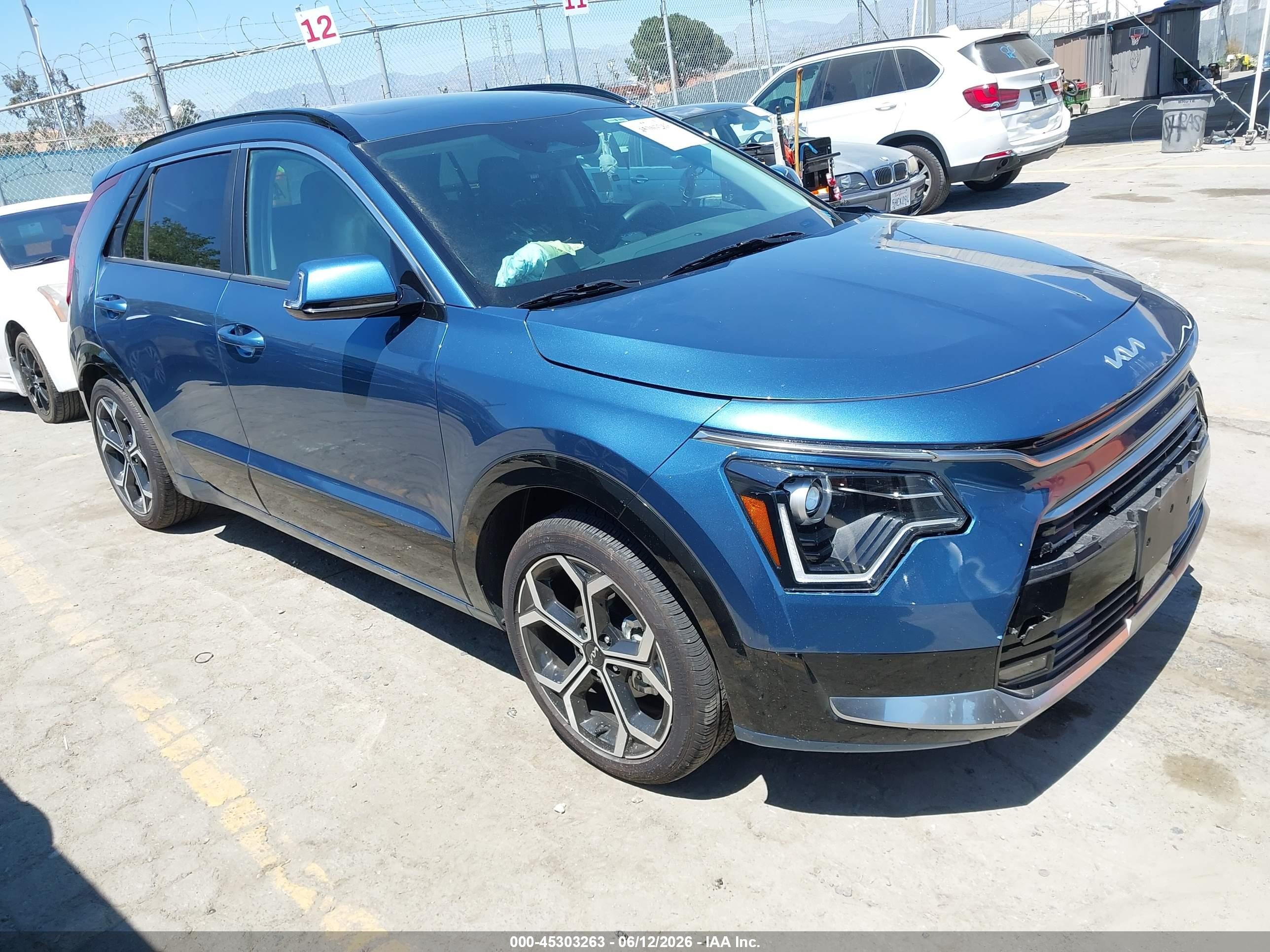 2025 Kia Niro EX, VIN KNDCR3LE8S5308812 — Front end