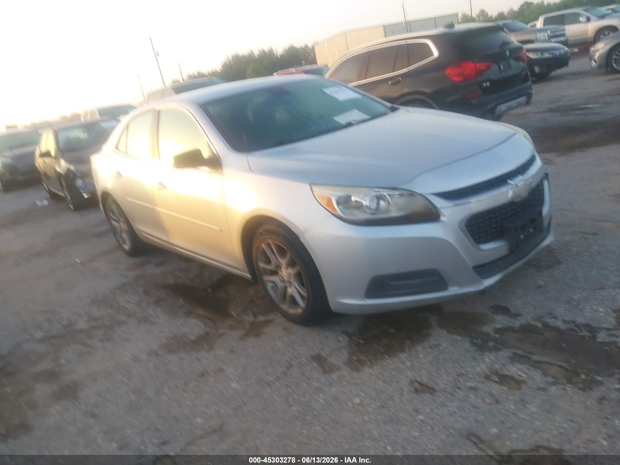 2015 Chevrolet Malibu LT, VIN 1G11C5SL0FU132976 — Front end