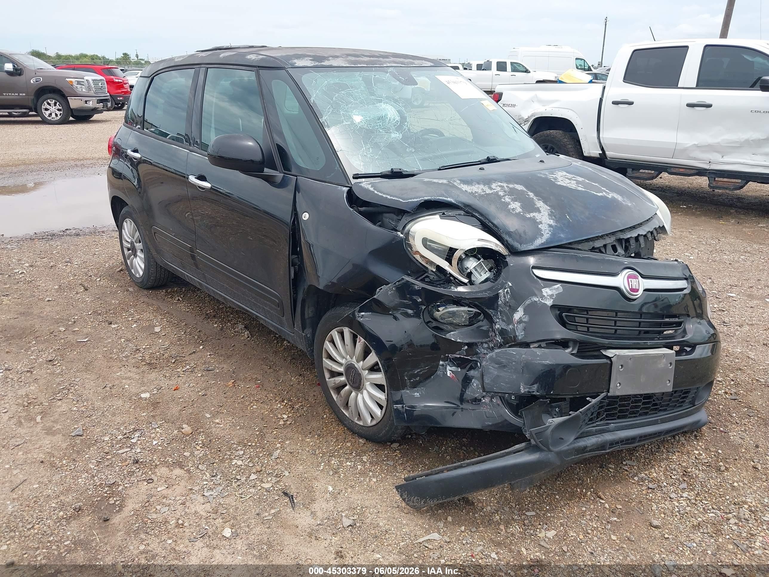 2017 FIAT 500L Pop, VIN ZFBCFAAH8HZ040293 — Front end