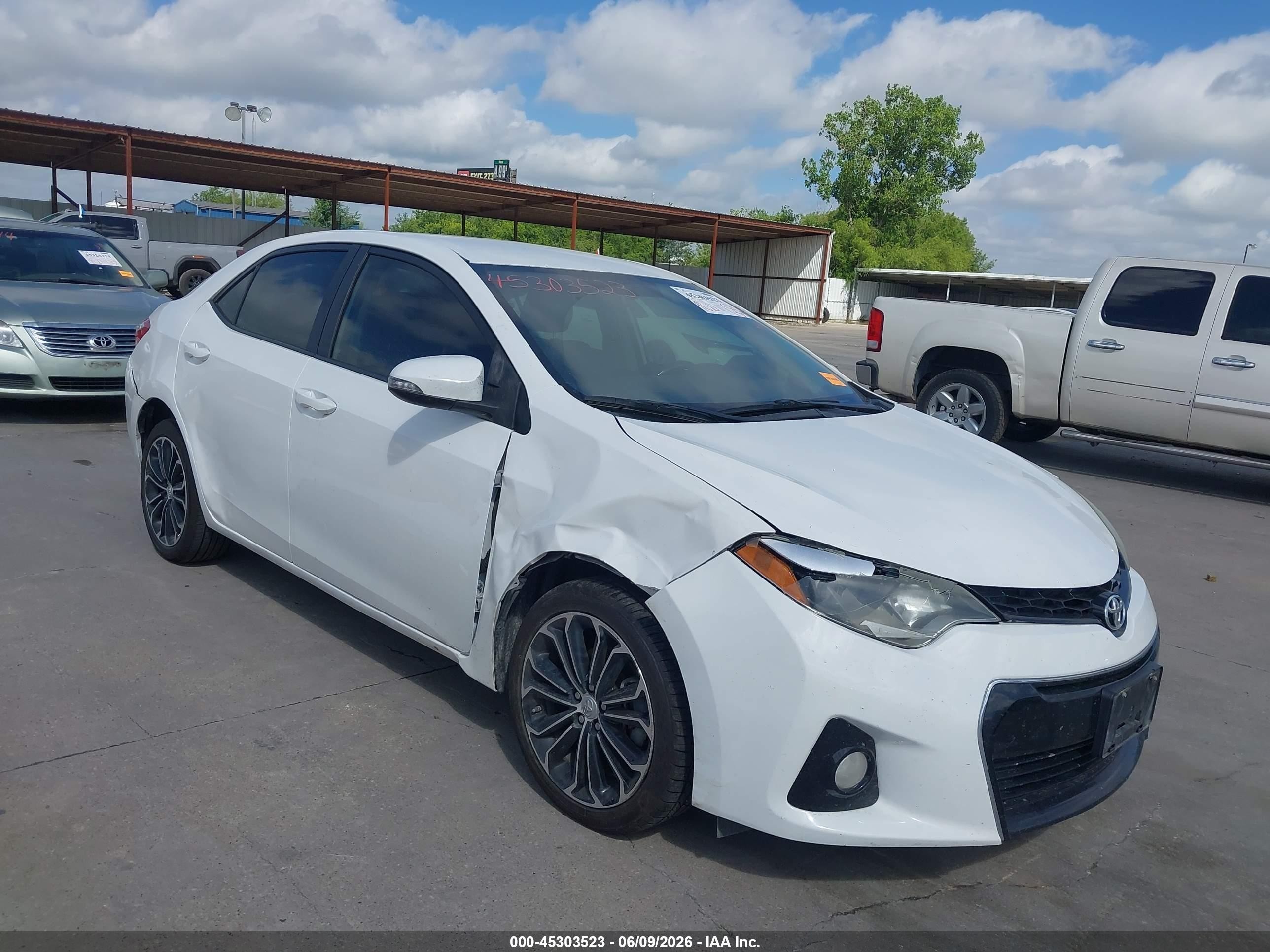 2014 Toyota Corolla S Plus, VIN 5YFBURHE0EP155274 — Front end