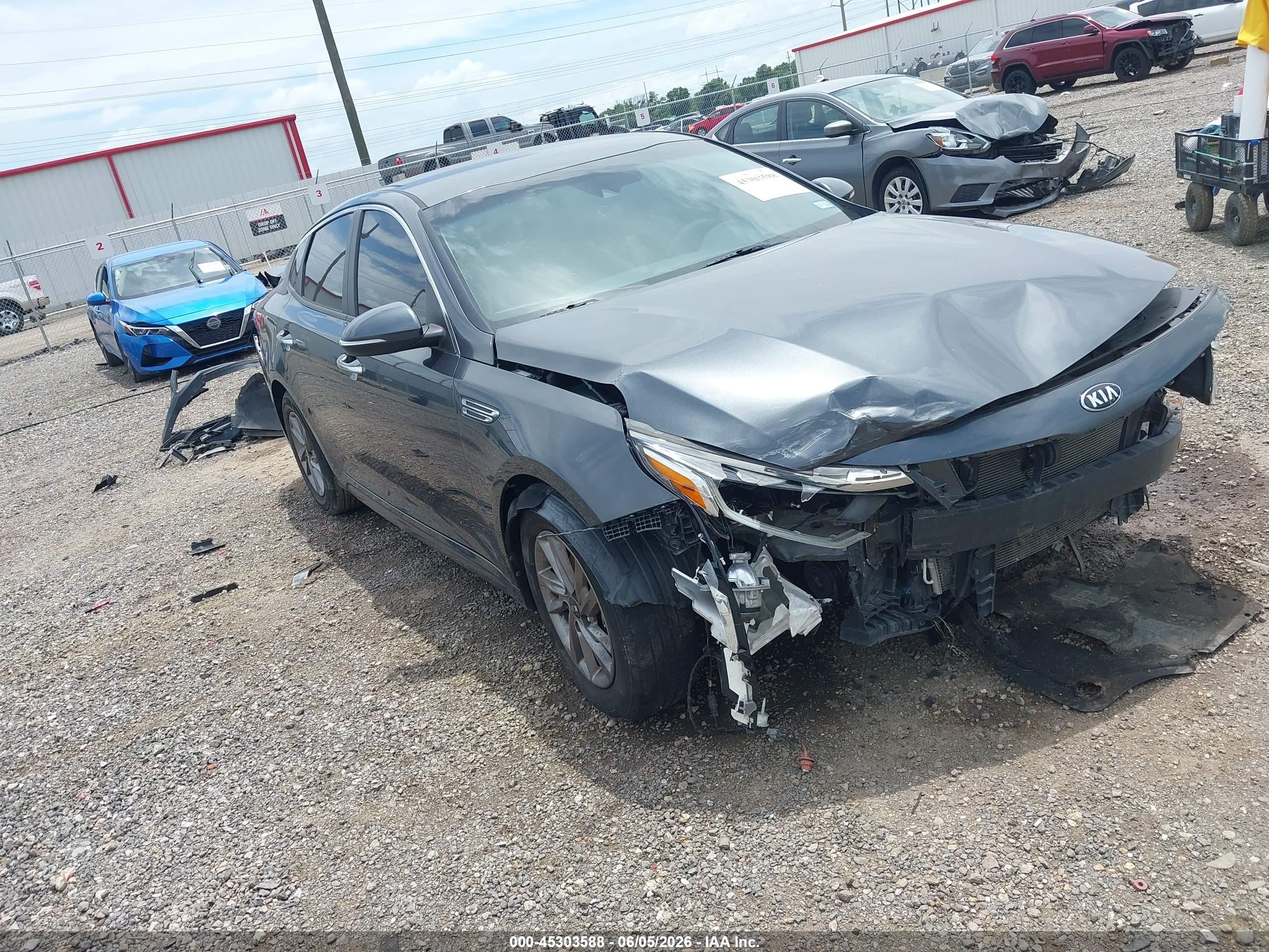 2020 Kia Optima LX, VIN 5XXGT4L38LG437637 — Перед