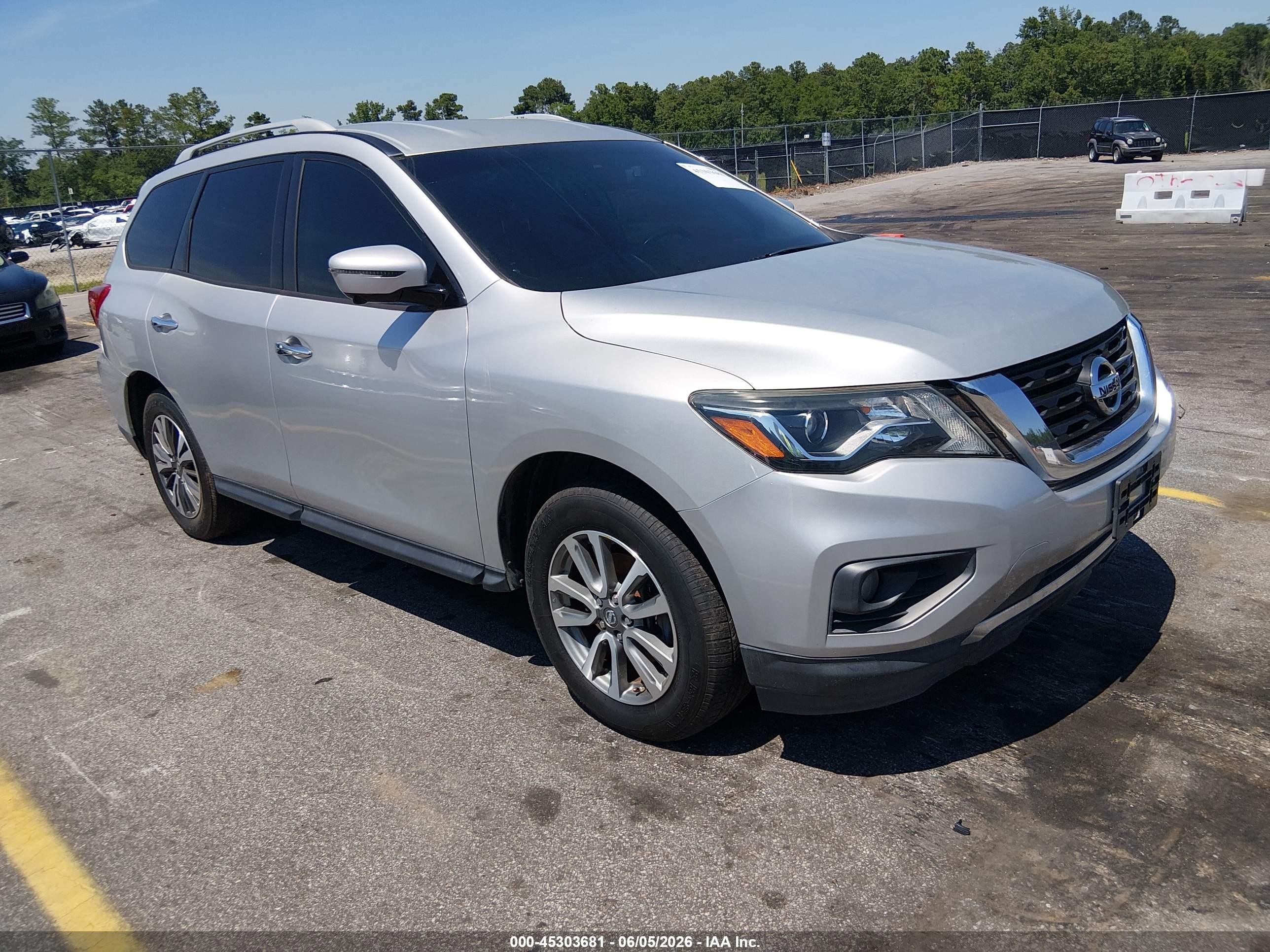 2017 Nissan Pathfinder SL, VIN 5N1DR2MM6HC662980 — Бок
