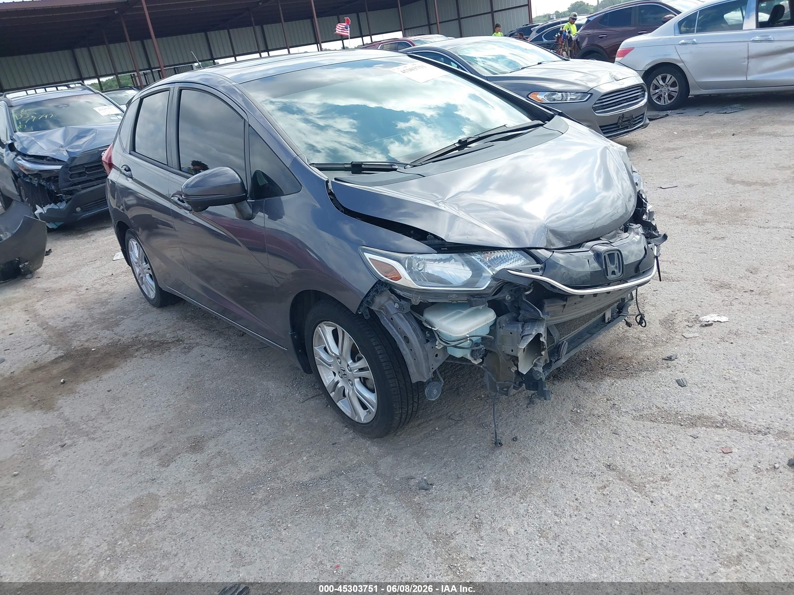 2015 Honda Fit EX-L, VIN 3HGGK5H80FM746813 — Перед