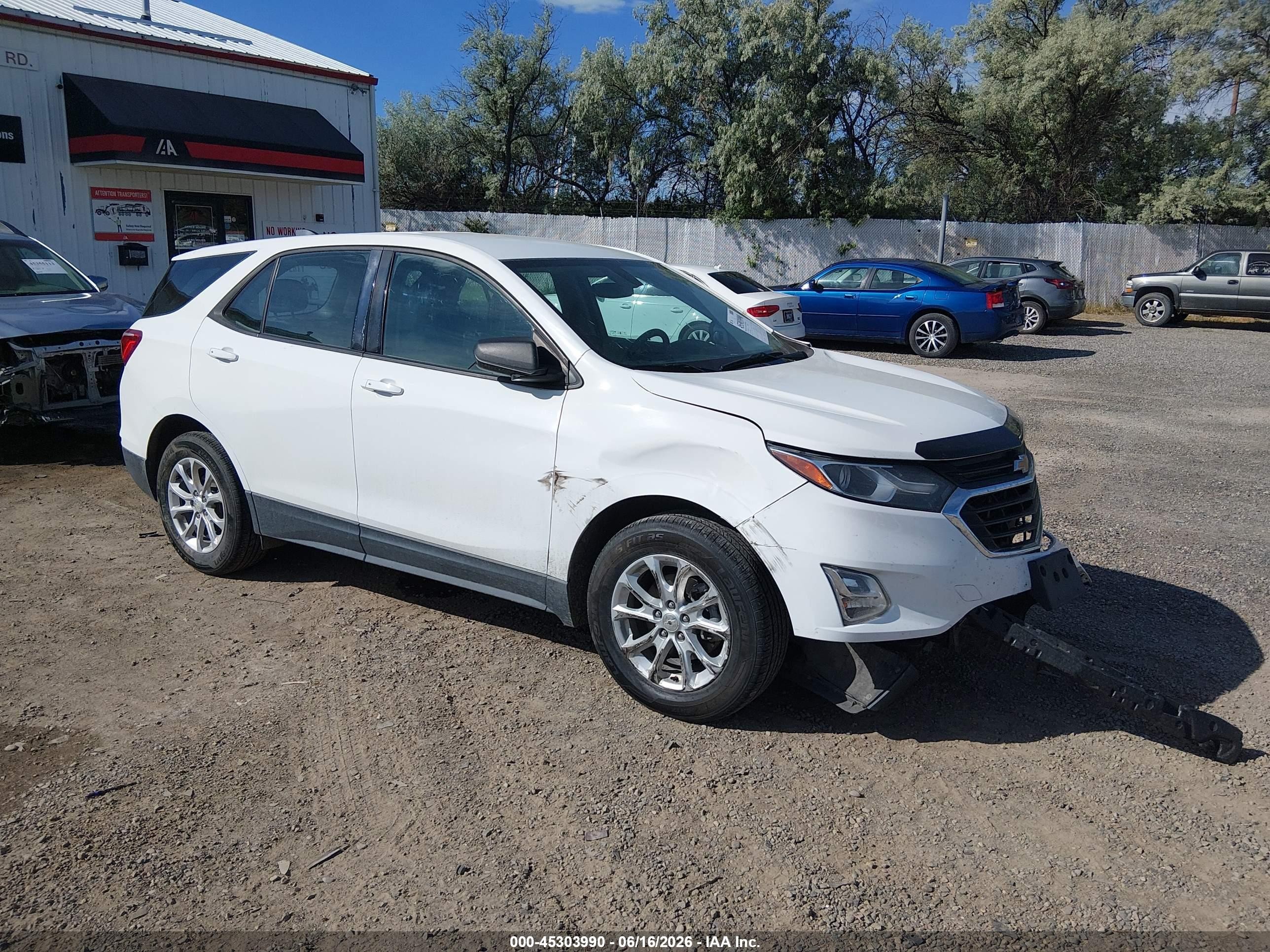 2018 Chevrolet Equinox LS, VIN 3GNAXHEV0JS509977 — Front end