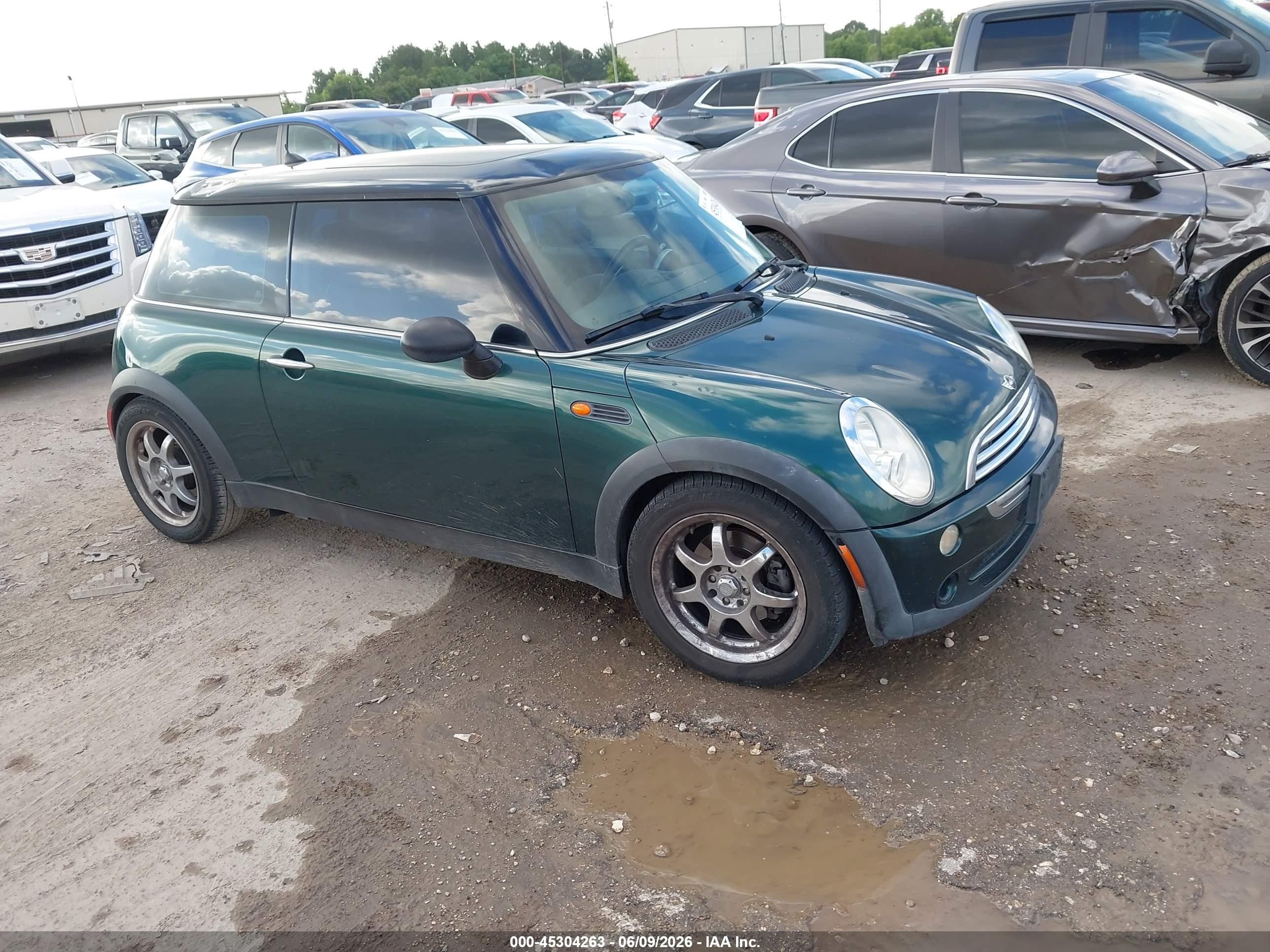 2005 MINI Hardtop, VIN WMWRC33425TJ63850 — Перед
