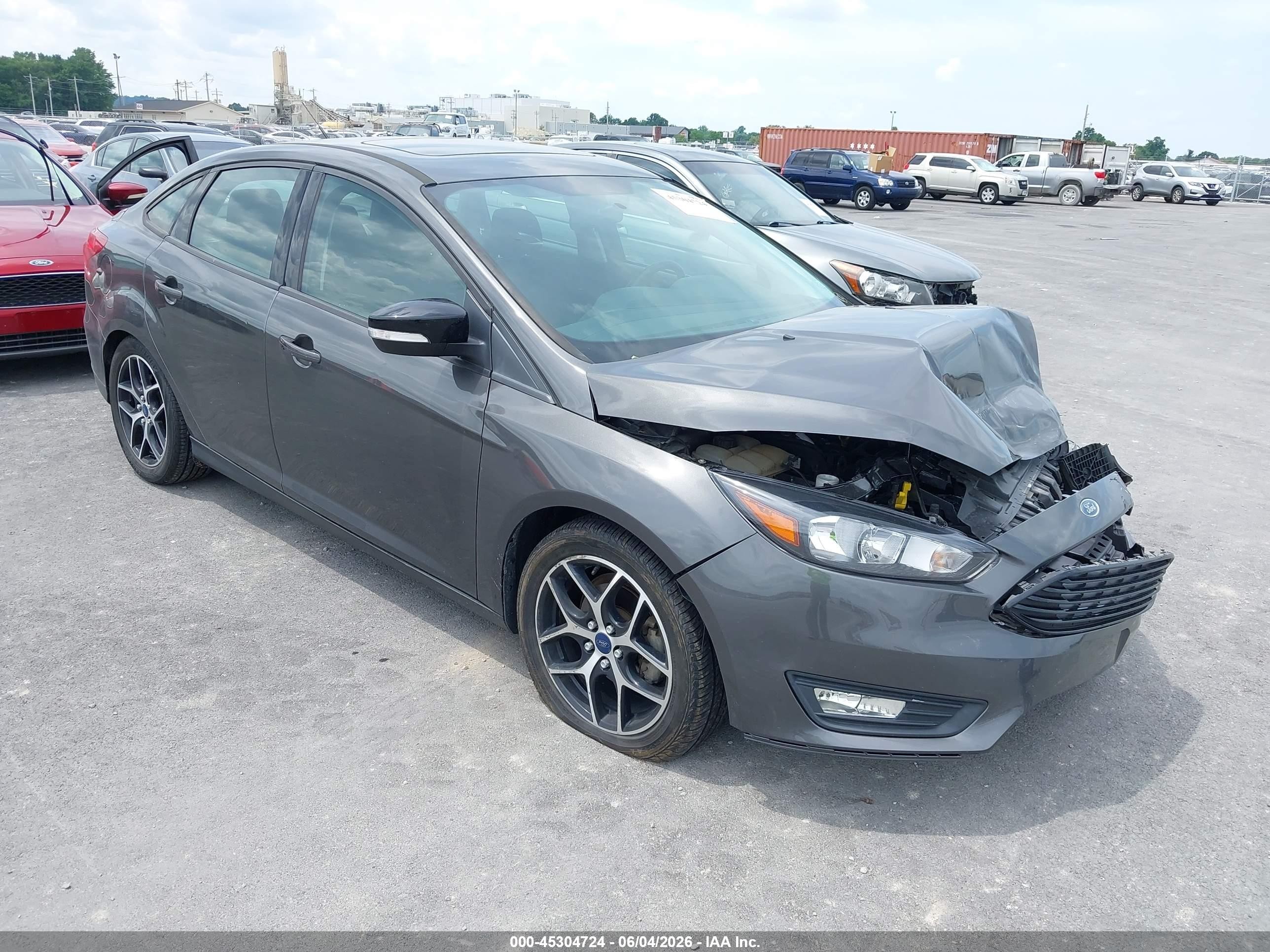 2018 Ford Focus SEL, VIN 1FADP3H21JL260434 — Перед