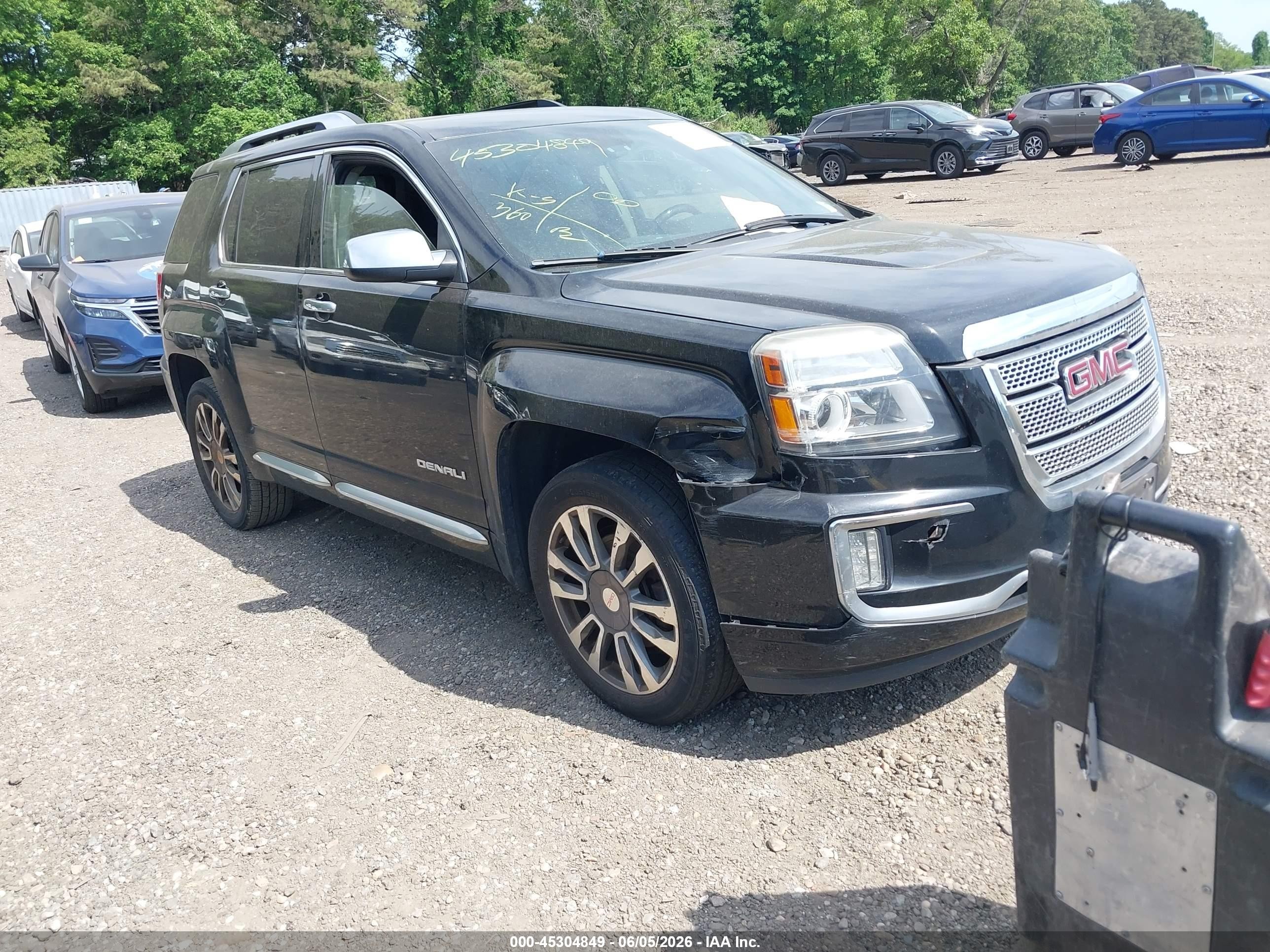 2016 GMC Terrain Denali, VIN 2GKFLVE35G6256917 — Front end