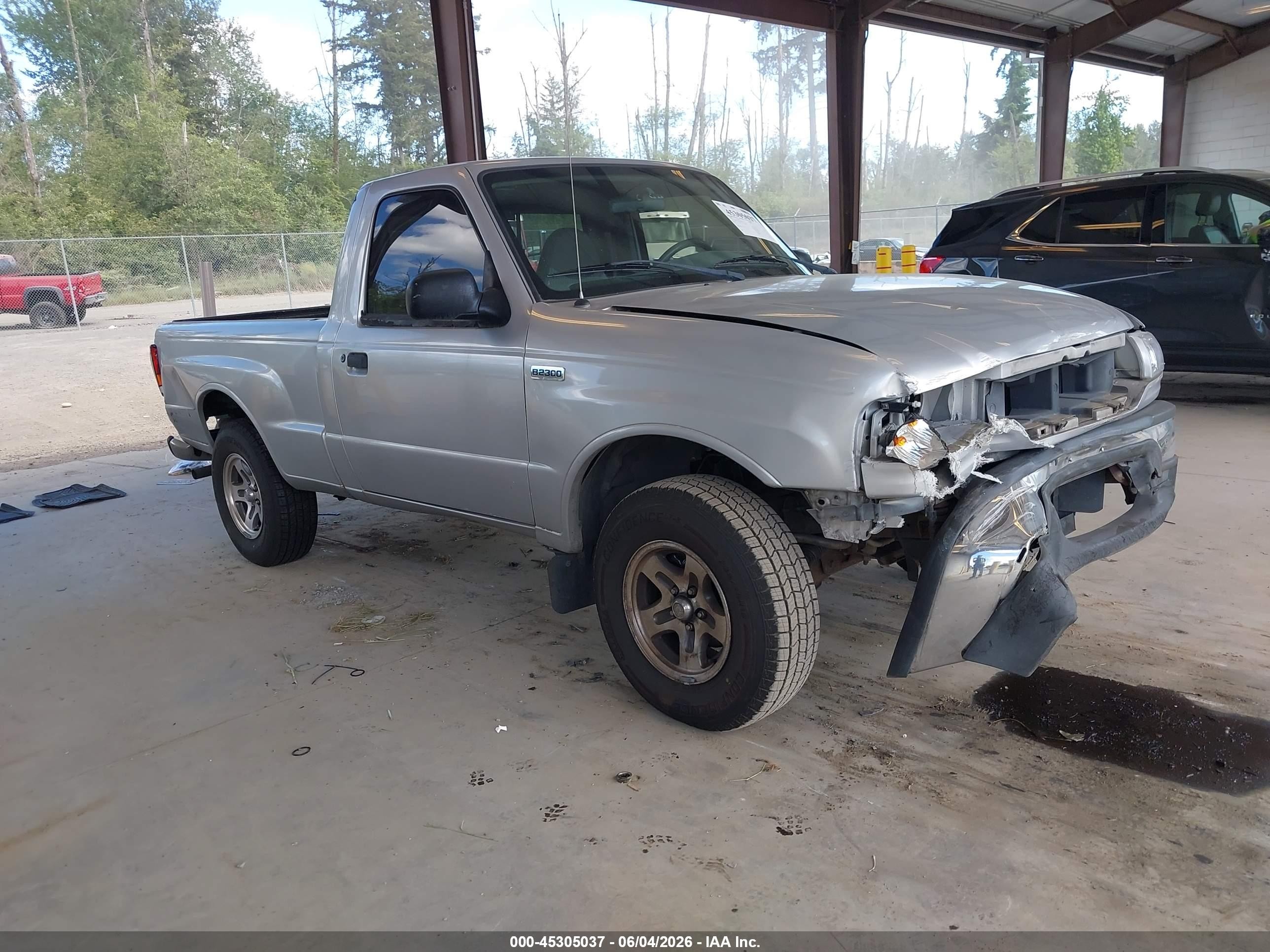 2001 Mazda B-Series SX, VIN 4F4YR12D41TM30796 — Перед